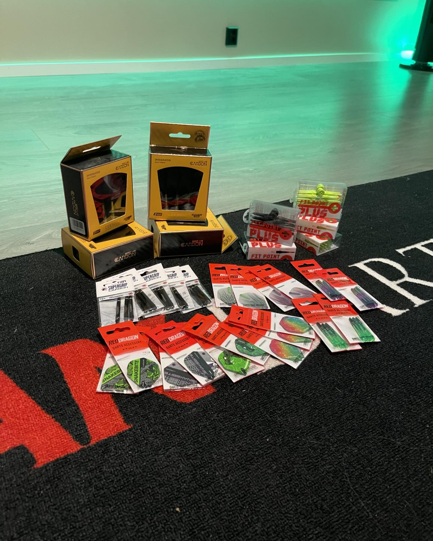 Me and Trine are now ready for new season 🎯 Just got the order from dartshopper 🙌🏻😊 

#dartshopper #darts #superdartsnorway #granboard #bullshooter #østfold