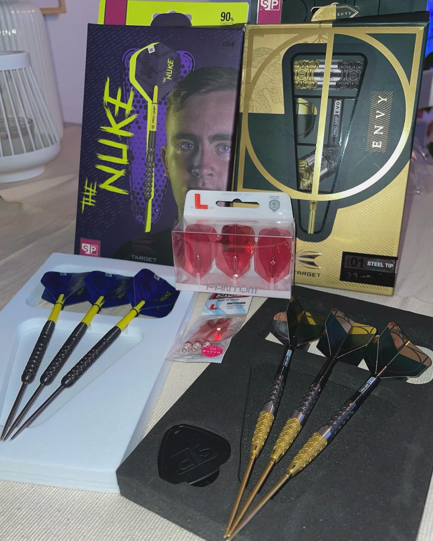 NDD 😎
New Darts Day… Der eigene Geburtstag steht vor der Tür und man gönnt sich ja sonst nichts🎯 

Die Littler Darts haben mich schon seit Monaten angelächelt, doch der Preis eher abgeschreckt. Jetzt sind sie da und ich muss sagen sie sind grossartig 🤩
•
•
•
#roebuck #darts #180 #steeldarts #dartsofinstagram #darter #dartslove #welovedarts #dartslife #flights #dartshopper dartshopper