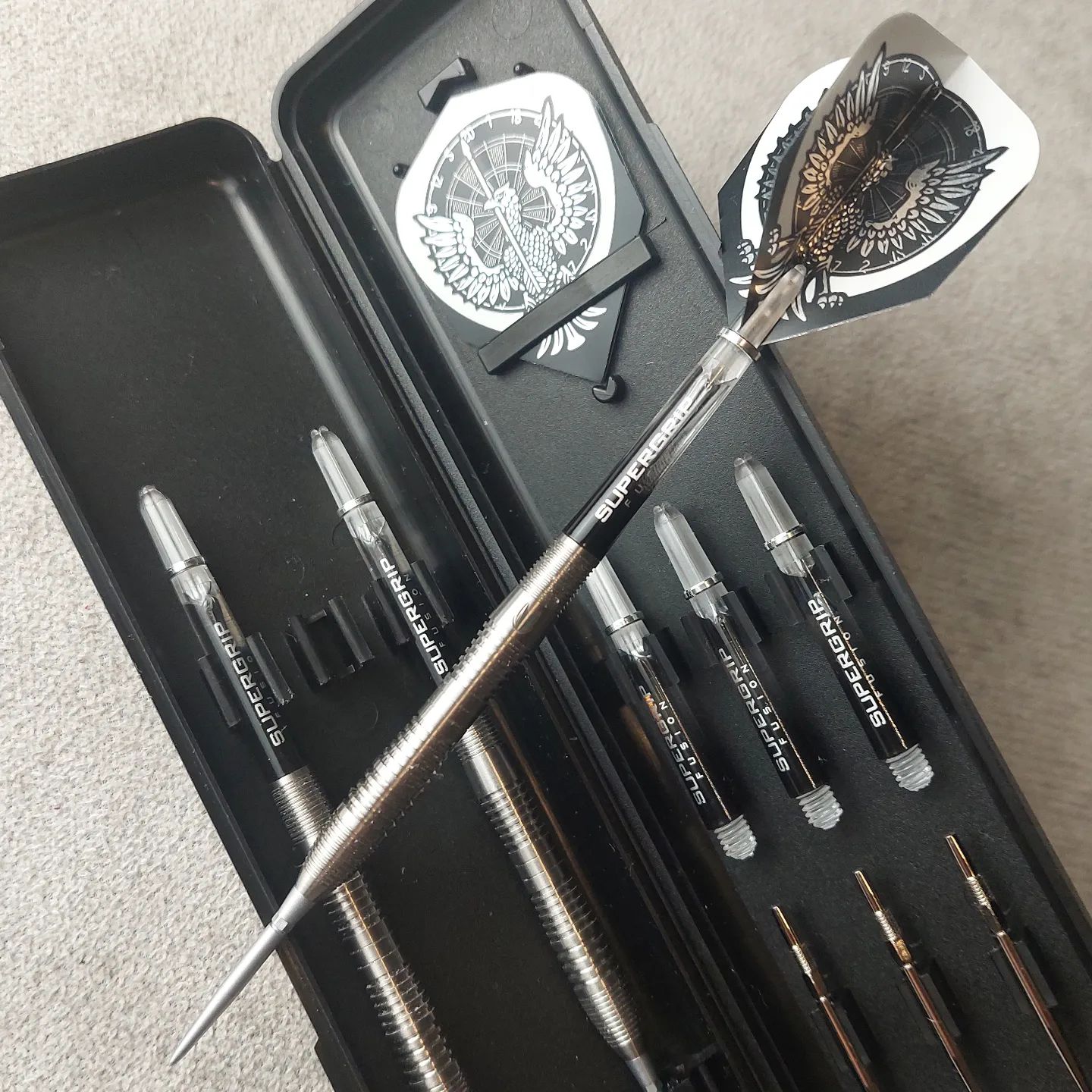 I kinda like the silver-black scheme dartshopper targetdarts harrowsdarts Target Crux 03 22g with silver storm points, Harrows Supergrip shafts and Quadro flights. Dying to test them out on a nice board. #darts