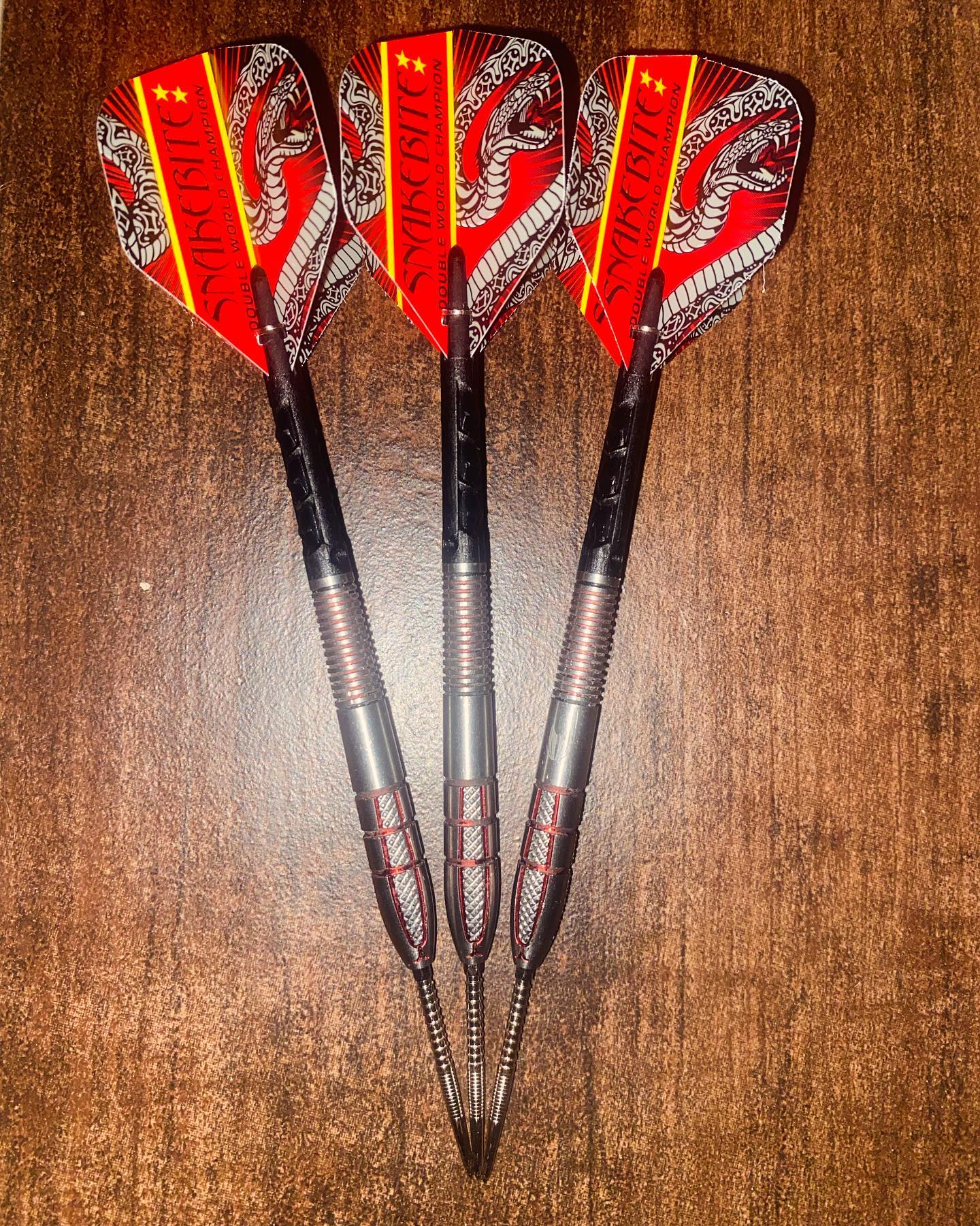 Meine aktuellen Darts. 
 targetdarts asp180 Gen2 in 26g. Natürlich vom dartshopper 
Musste mich erstmal an die SwissPoints gewöhnen, aber in den letzten Tagen ist erstmal keine mehr abgebrochen. 
Ein paar Highlights aus dem Training und am Ende nochmal mein Lieblingsfinish die 82.