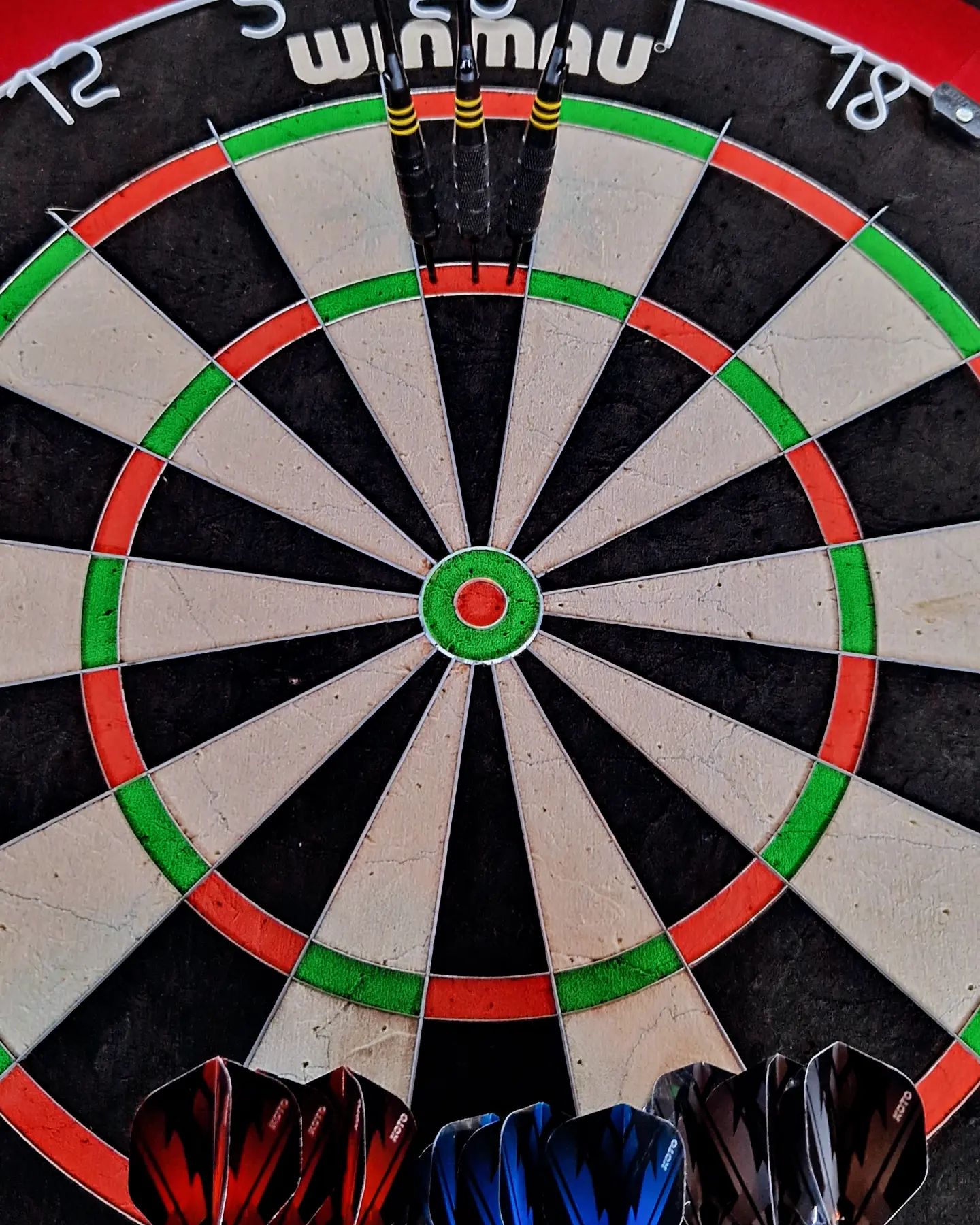 Thank you dartshopper for my new winmauofficial Blade6! A great starter set of darts from Koto, dart mat and I particularly like the lit board surround. #dartshopper