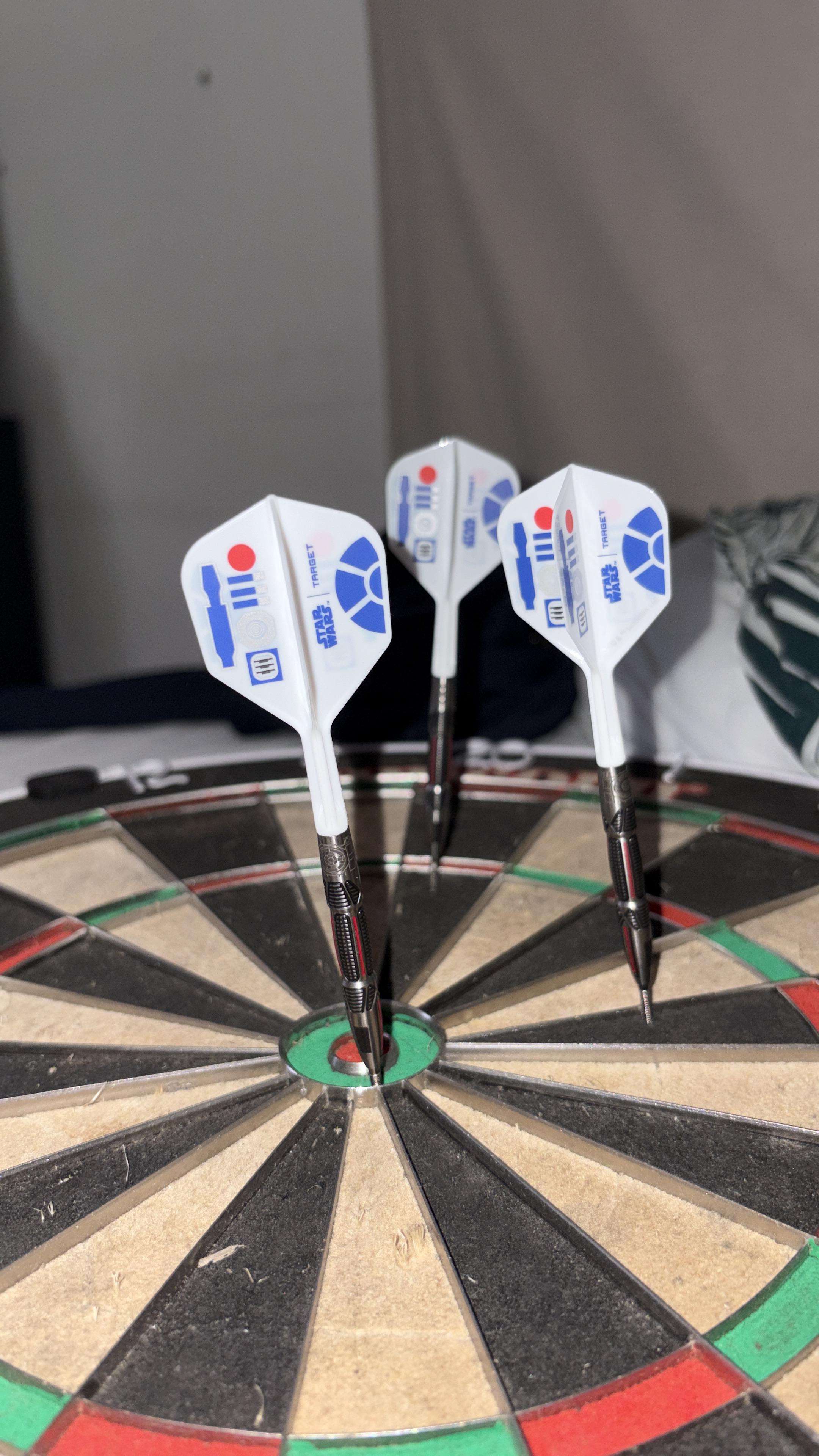 Dartpijlen StarWars x-wing met de nieuwe r2d2 flights🥰ben nog in afwachting van de verlichting en surround