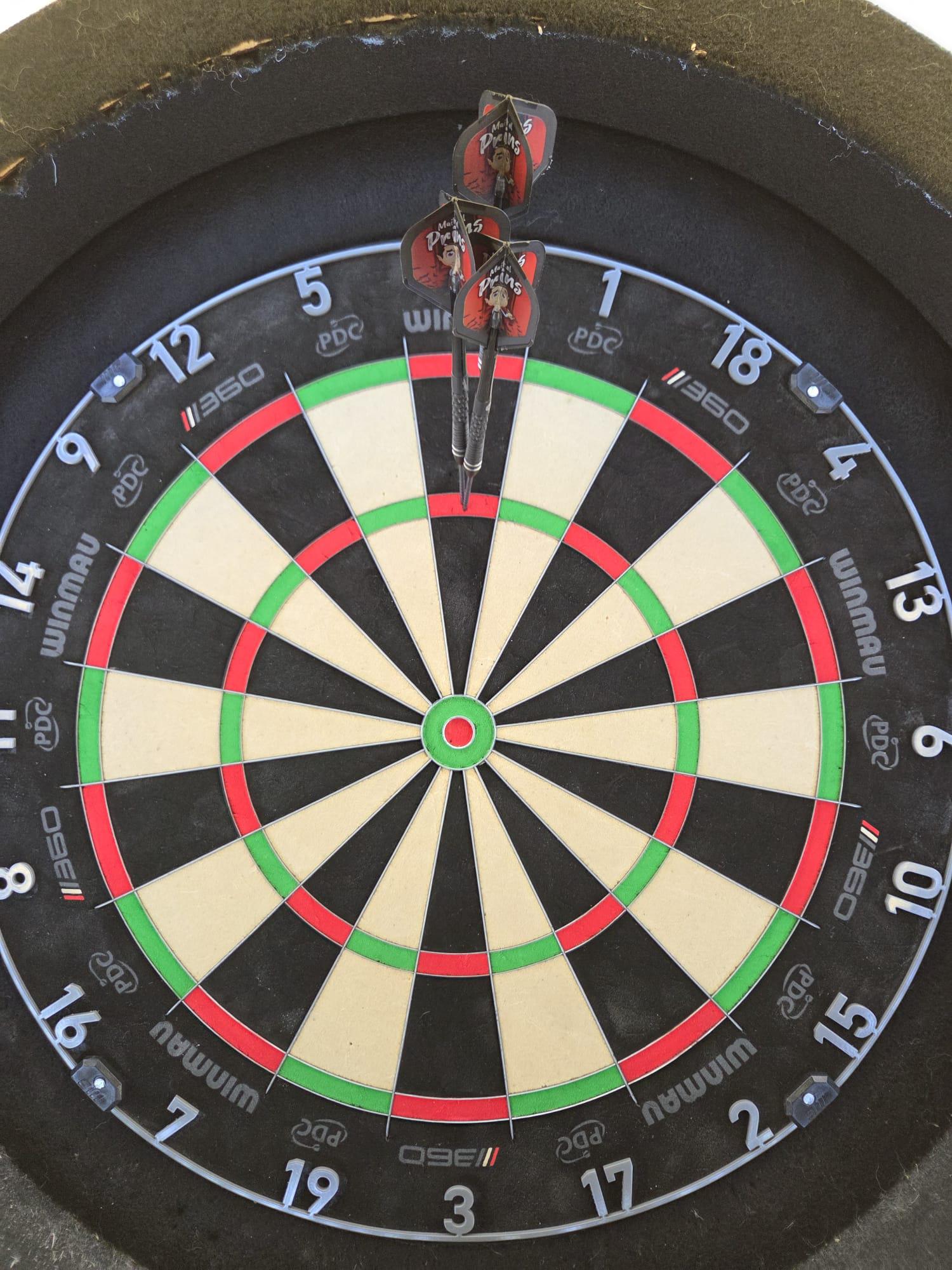 Dartbord Winmau 360 en Gary Anderson Wraith darts