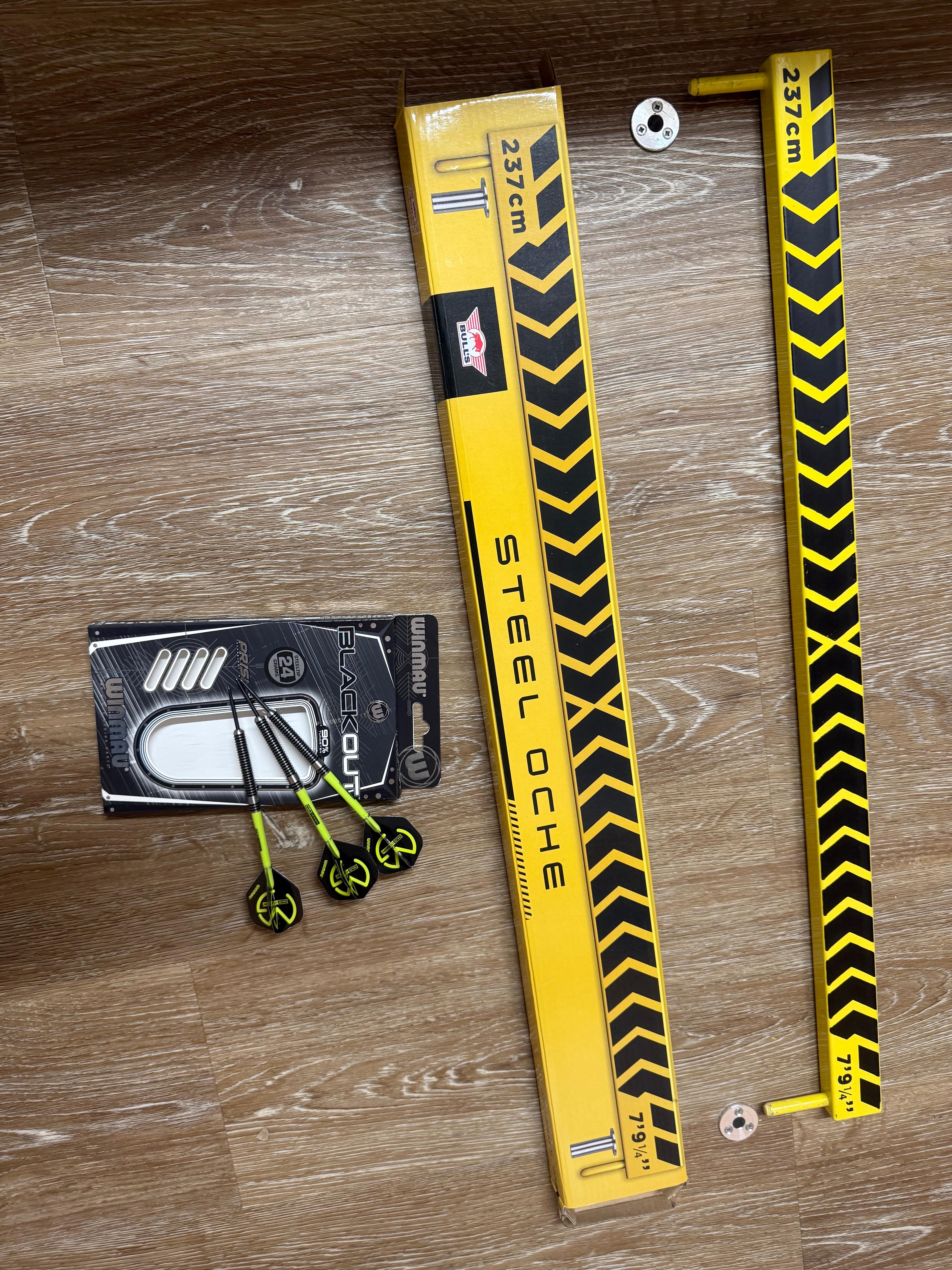 Steel Oche und Winmau 1758 Blackout 1083.24