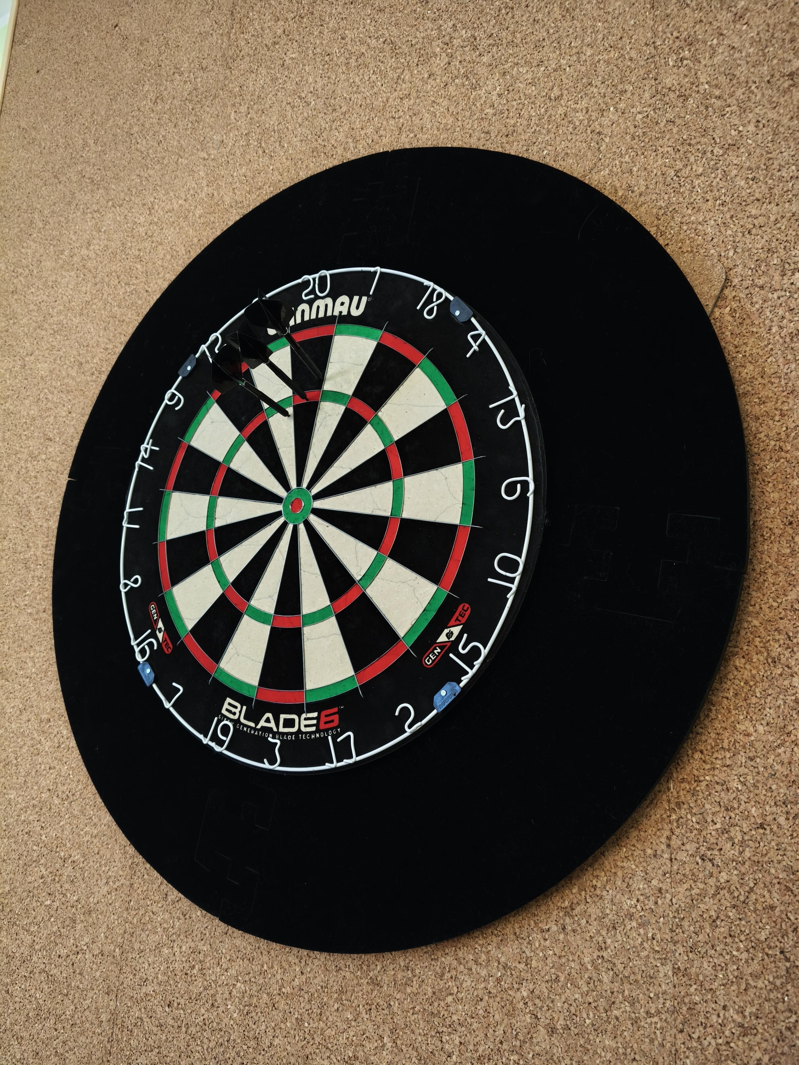 Tarcza Winmau blade 6, opona ochronna KOTO 4pcs., lotki KOTO Sting Black Straight 90%
