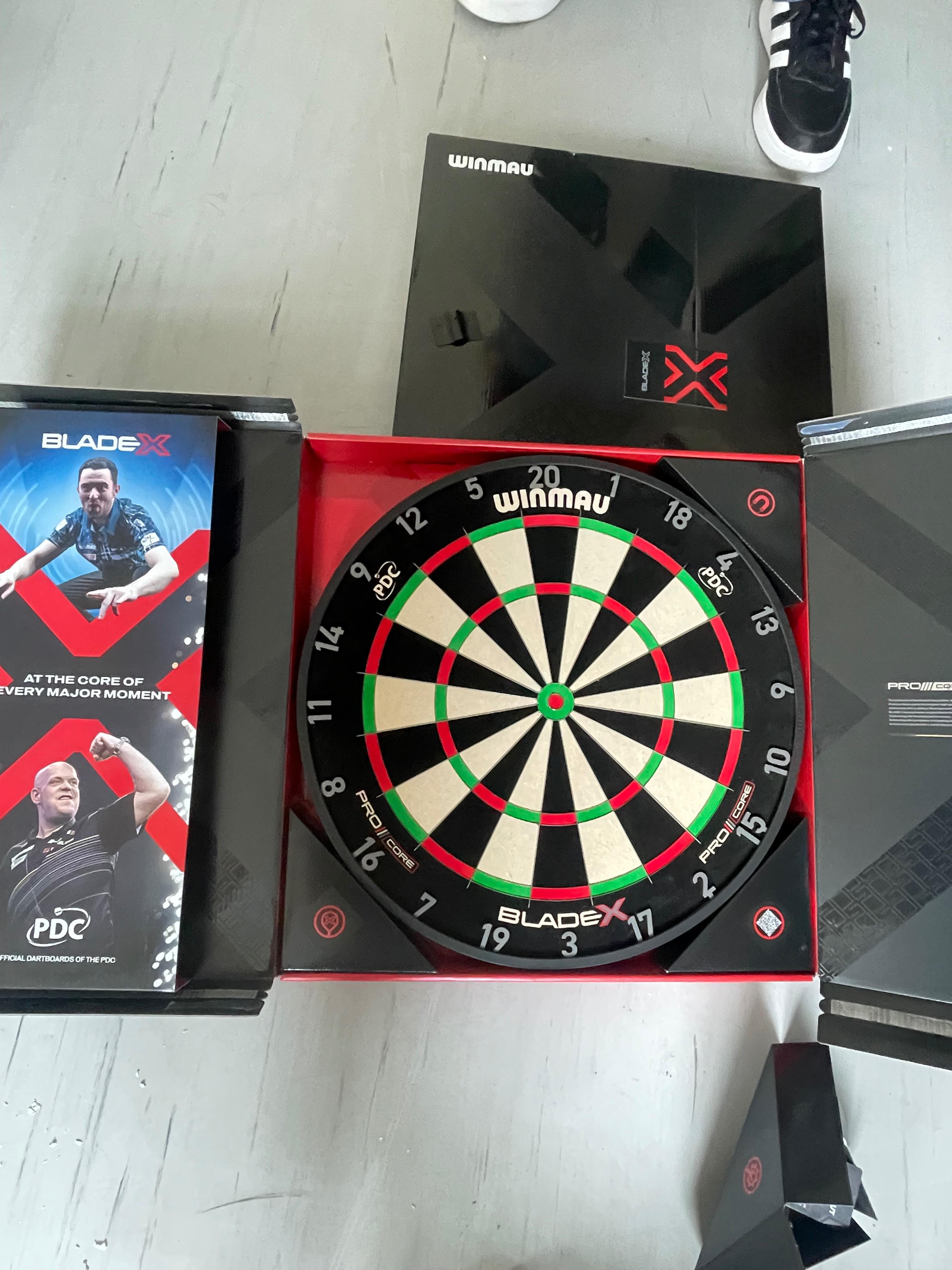 2x Winmau Blade X