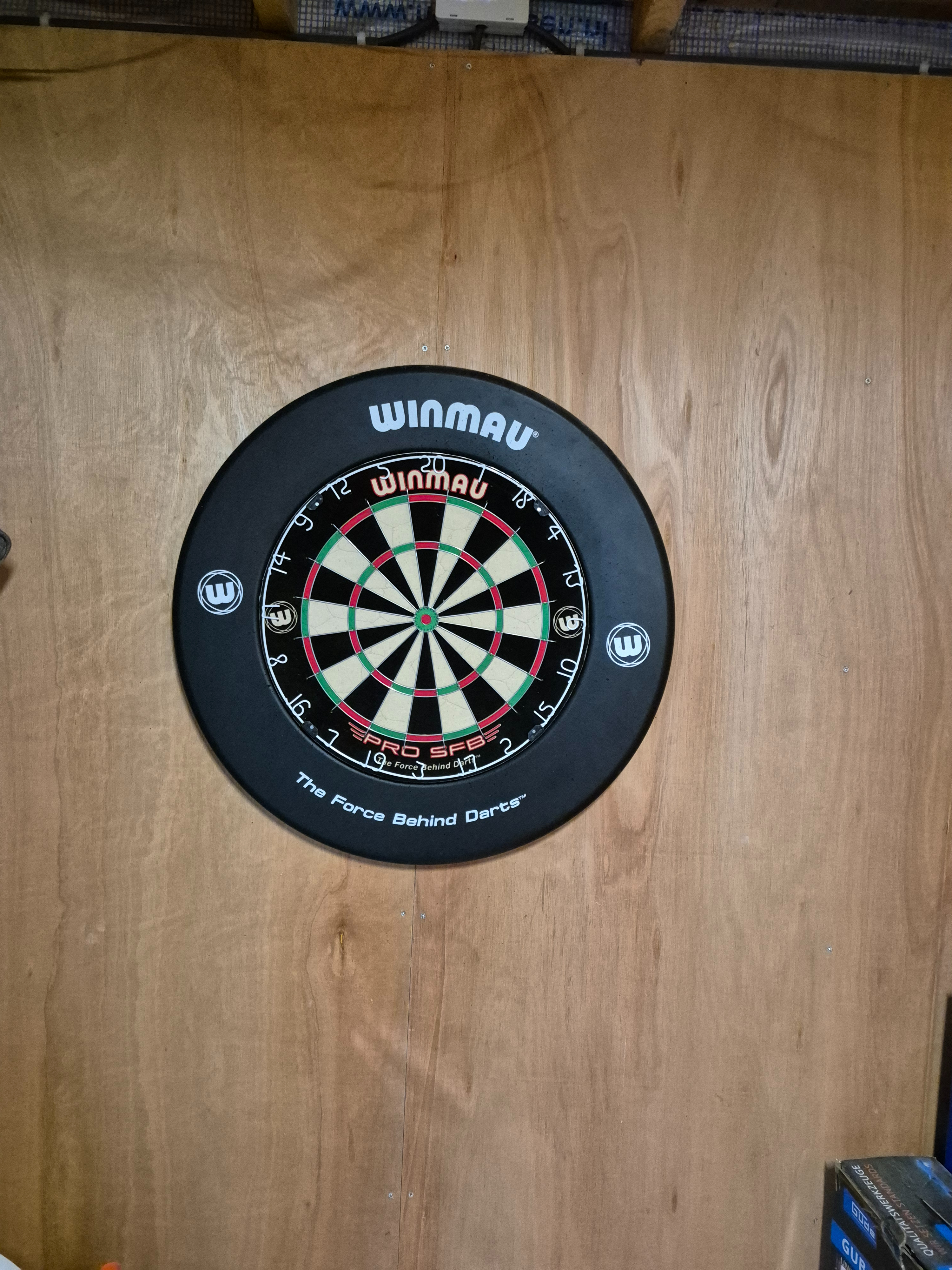 Helemaal blij met me nieuwe dartbord