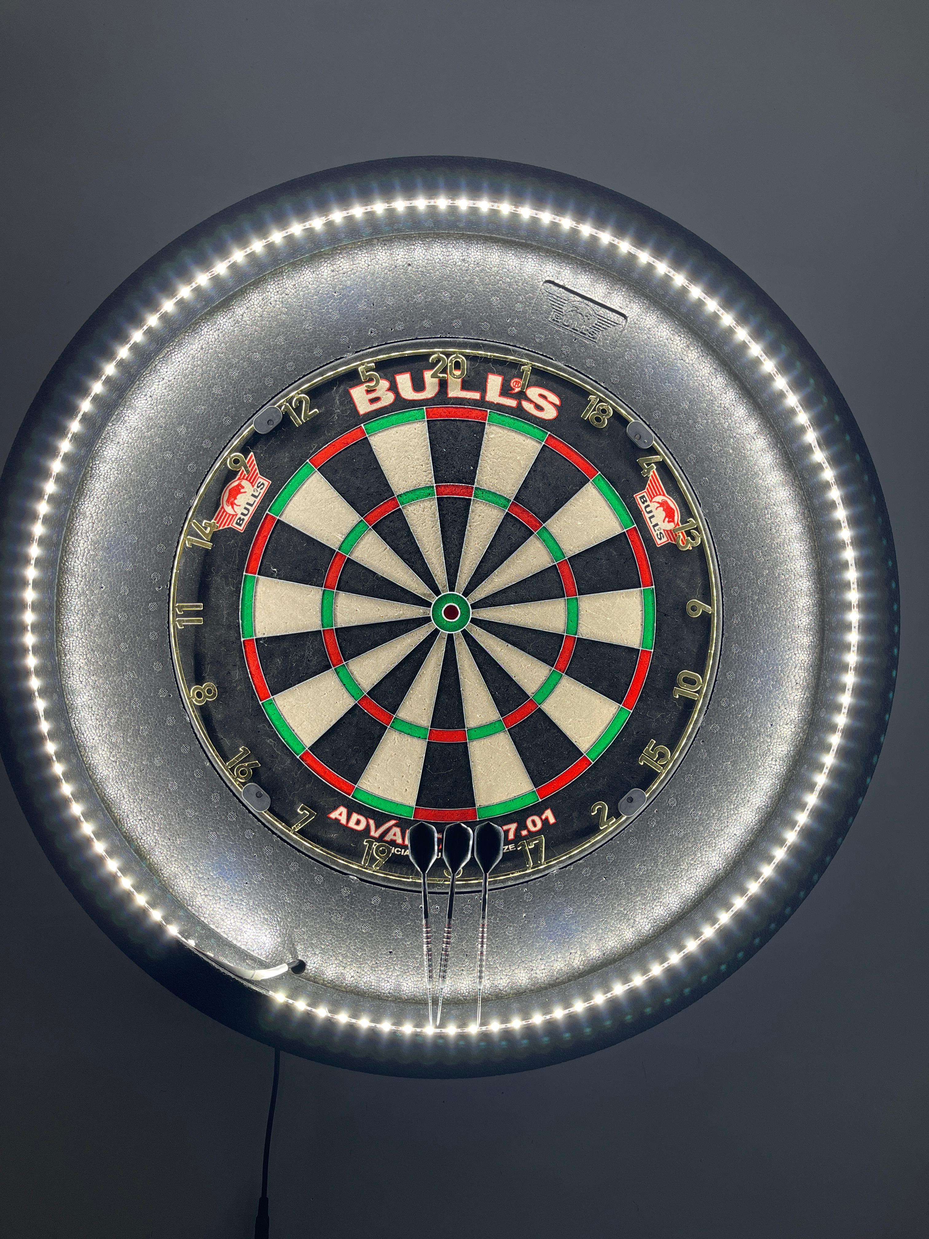 Cible + éclairage BULL’S et fléchettes Ryan Searle V3 