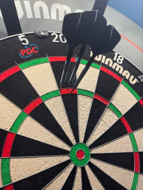 180 on winmau blade 6 triple core with Adrian Lewis darts
