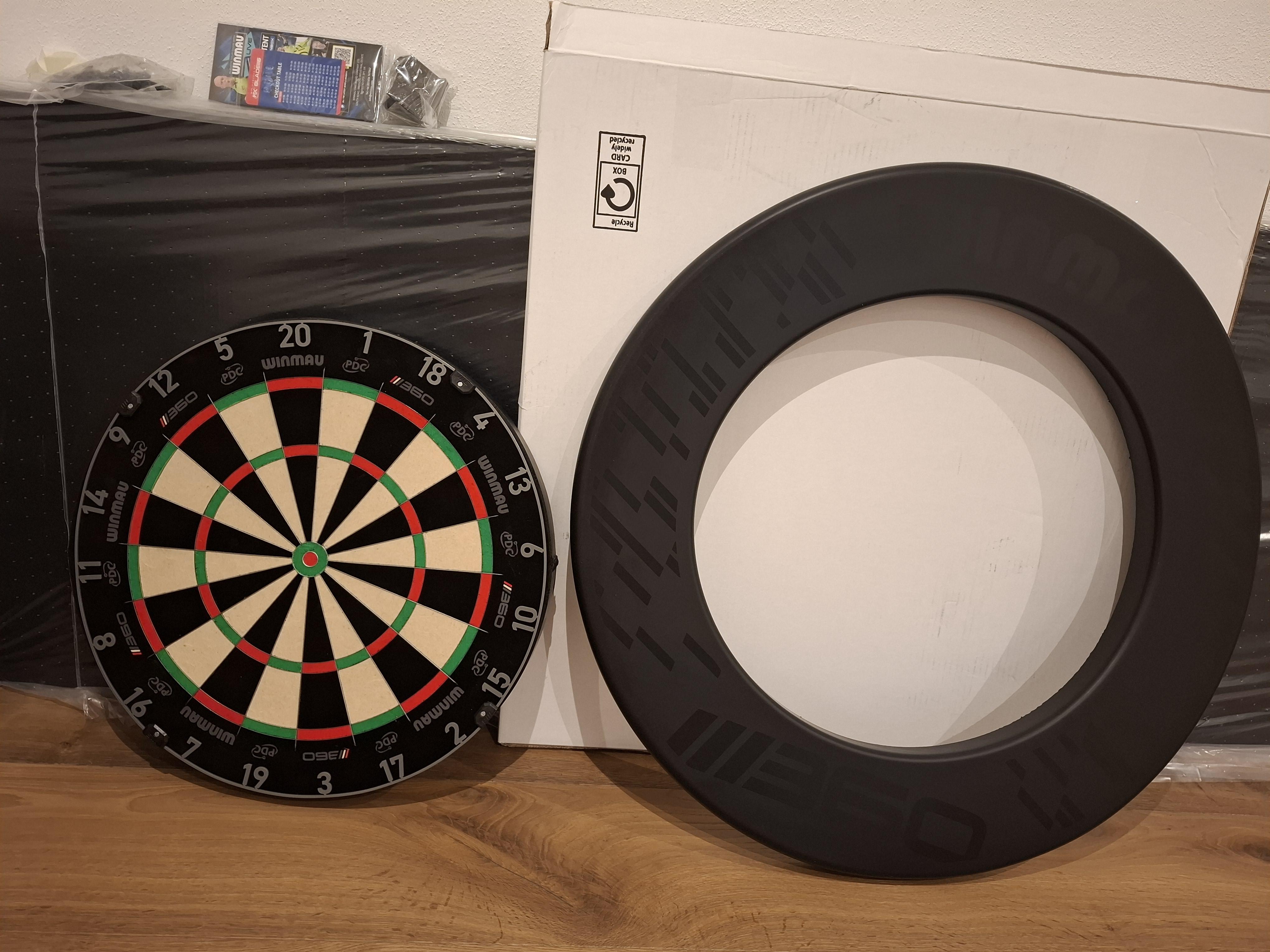 Winmau Dartboard und Surround 360