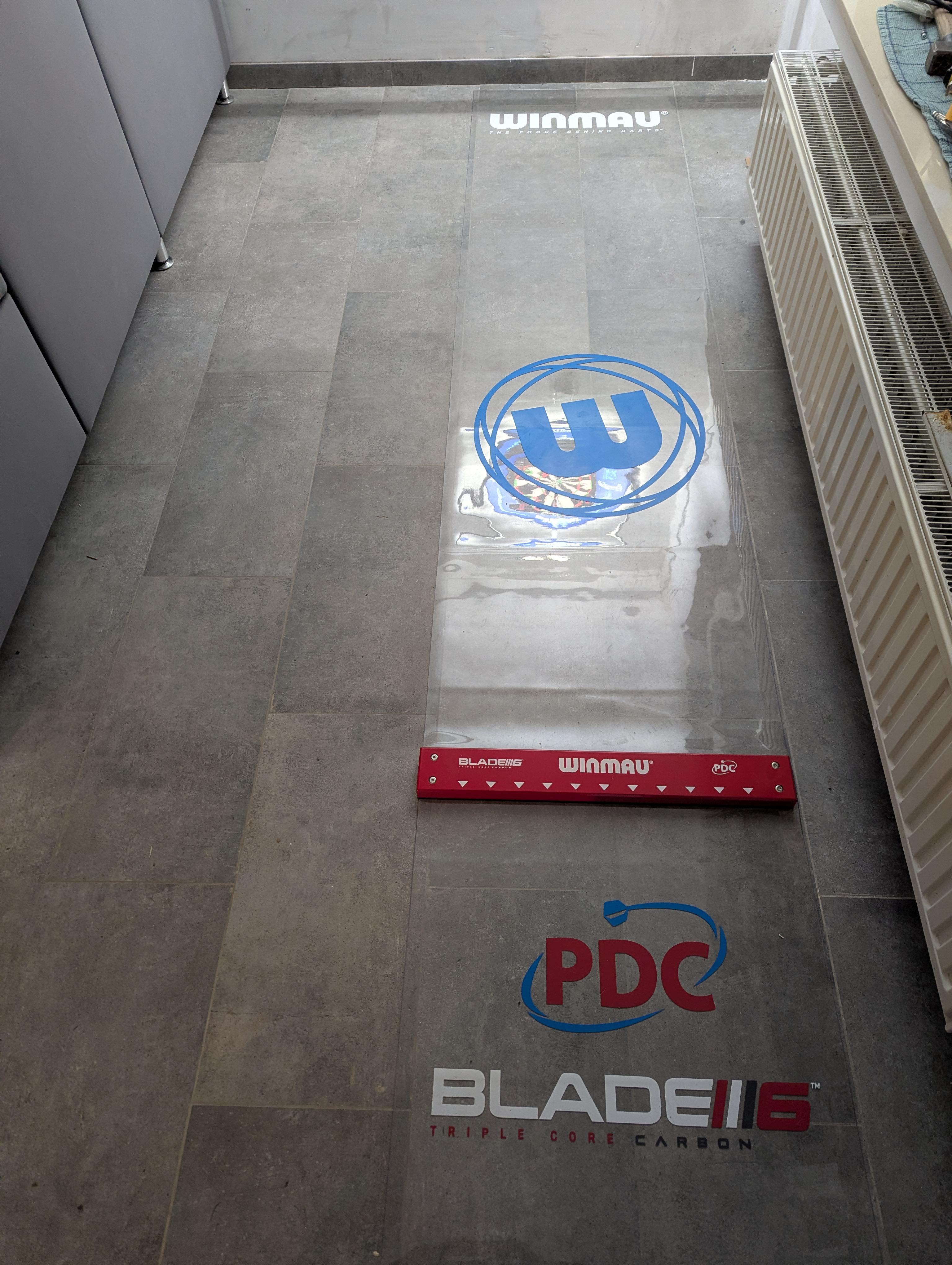 Auch wenn der Bau noch nicht fertig ist, Dart muss sein 