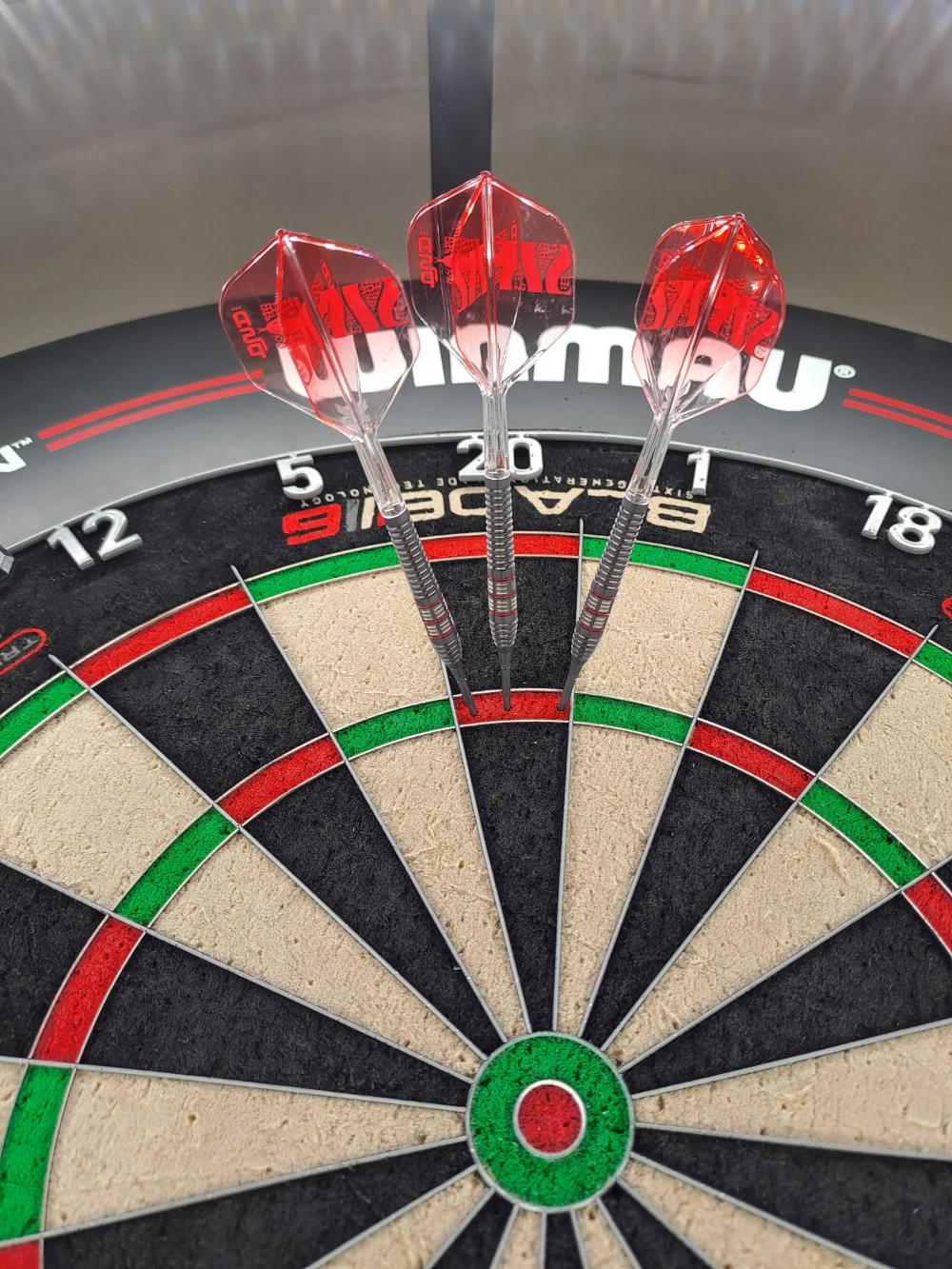 Target Nathan Aspinall 95K Swiss Point 95%, 180 assuré.... Superbes fléchettes 