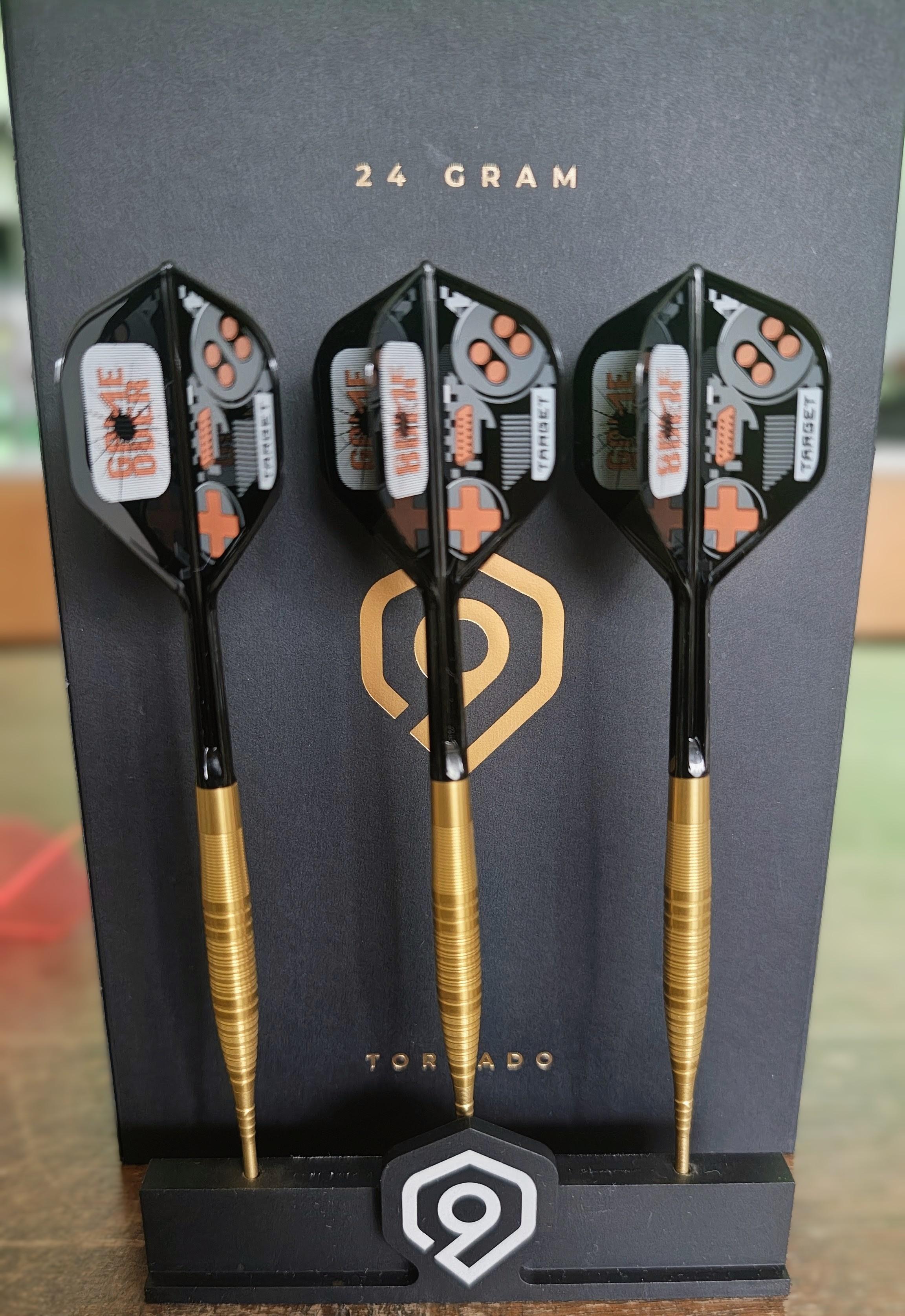 perfekte Darts. 24g Tornado Blackout und  Tornado Aurum