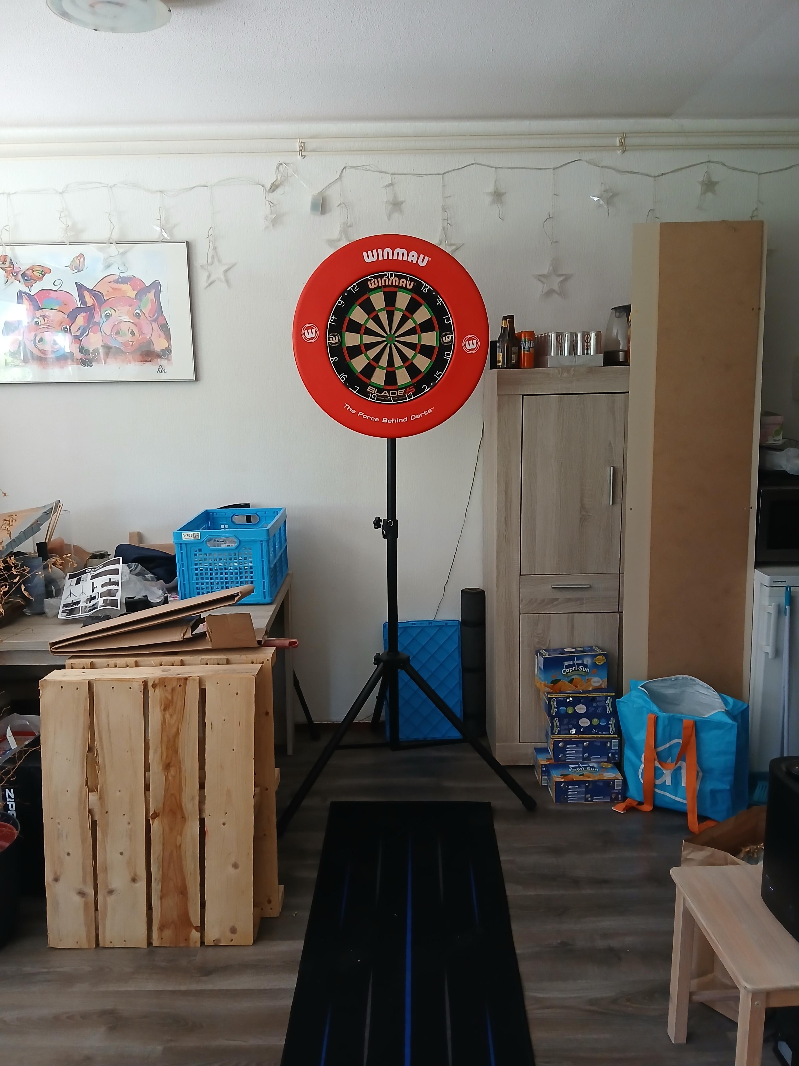 Perfecte standaard en dartmat! Zat zo in elkaar en levering was mega snel. Niks te klagen!👌👍