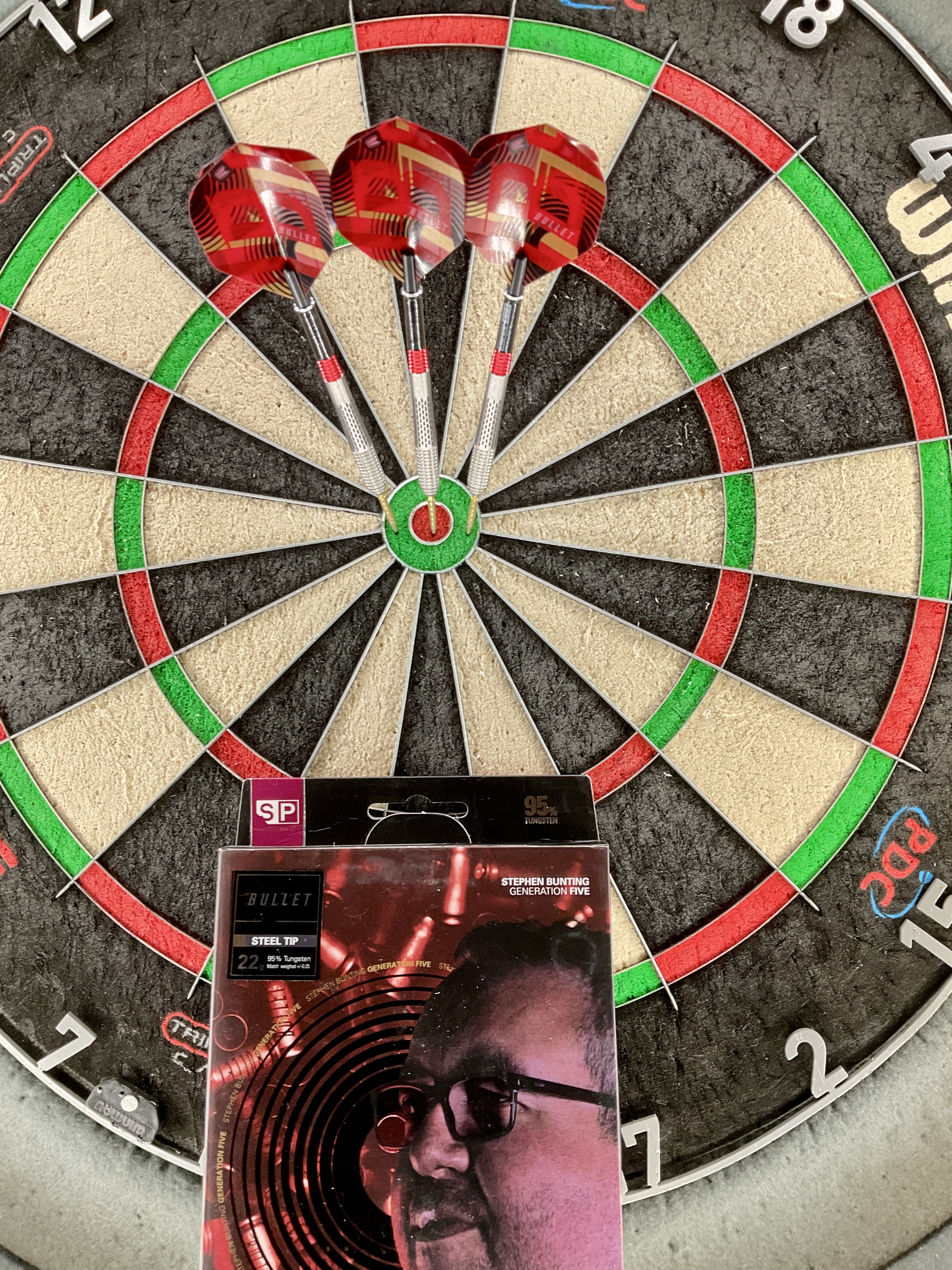 Darts bevallen prima, goede grip.  Ben er bij mee