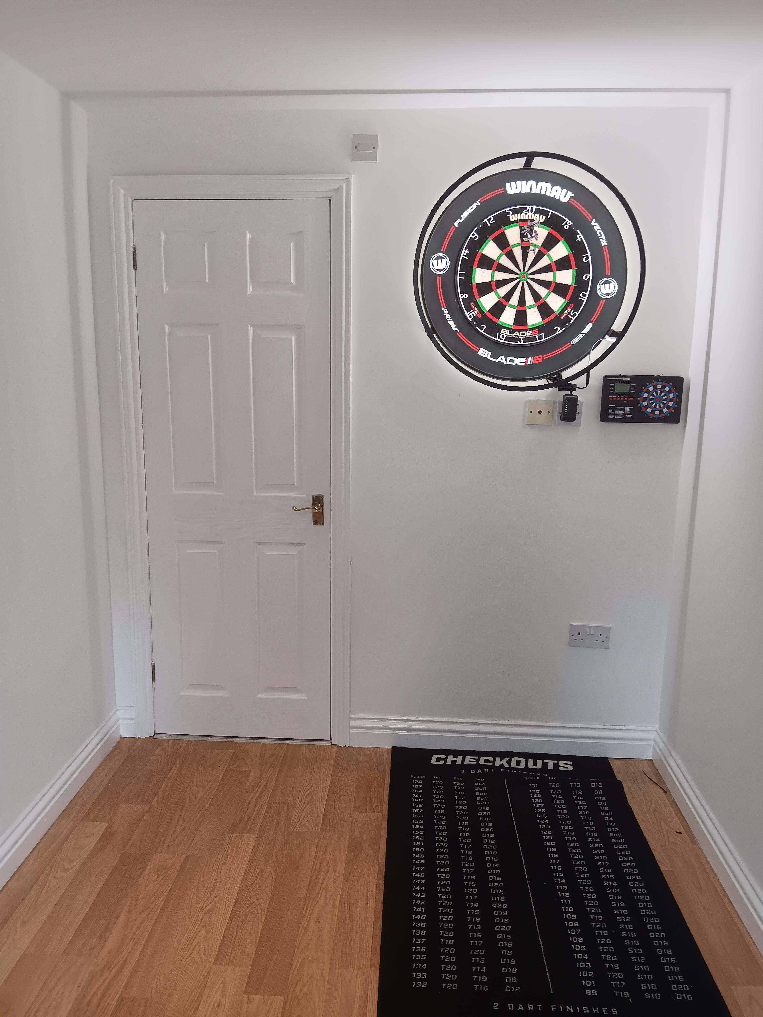 Winmau Blade 6 + Winmau Plasma + Winmau Pro-Line Surround Bundle with KOTO Oche Carpet Check Out 285 x 80 cm Dart Mat and KOTO Pro Dart scorer