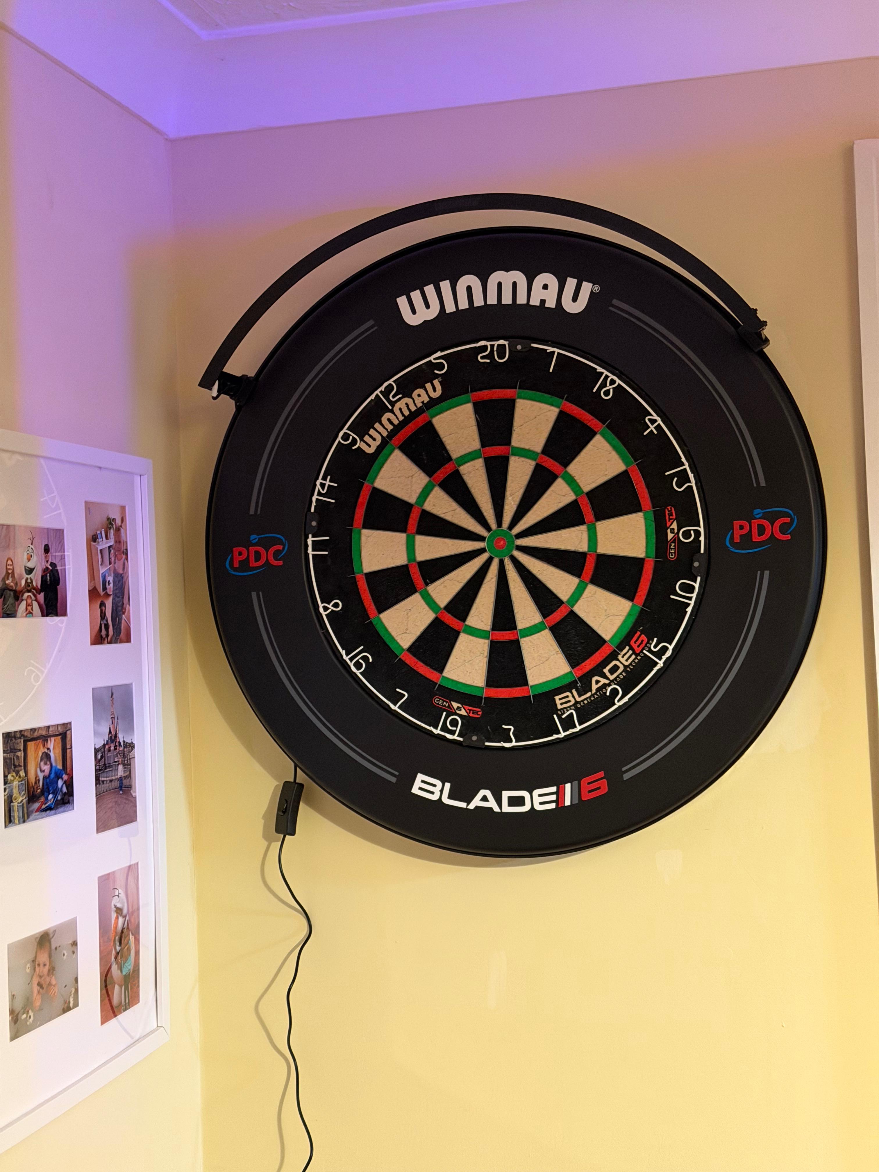 Winmau Wispa with Wispa Light and Blade six surround