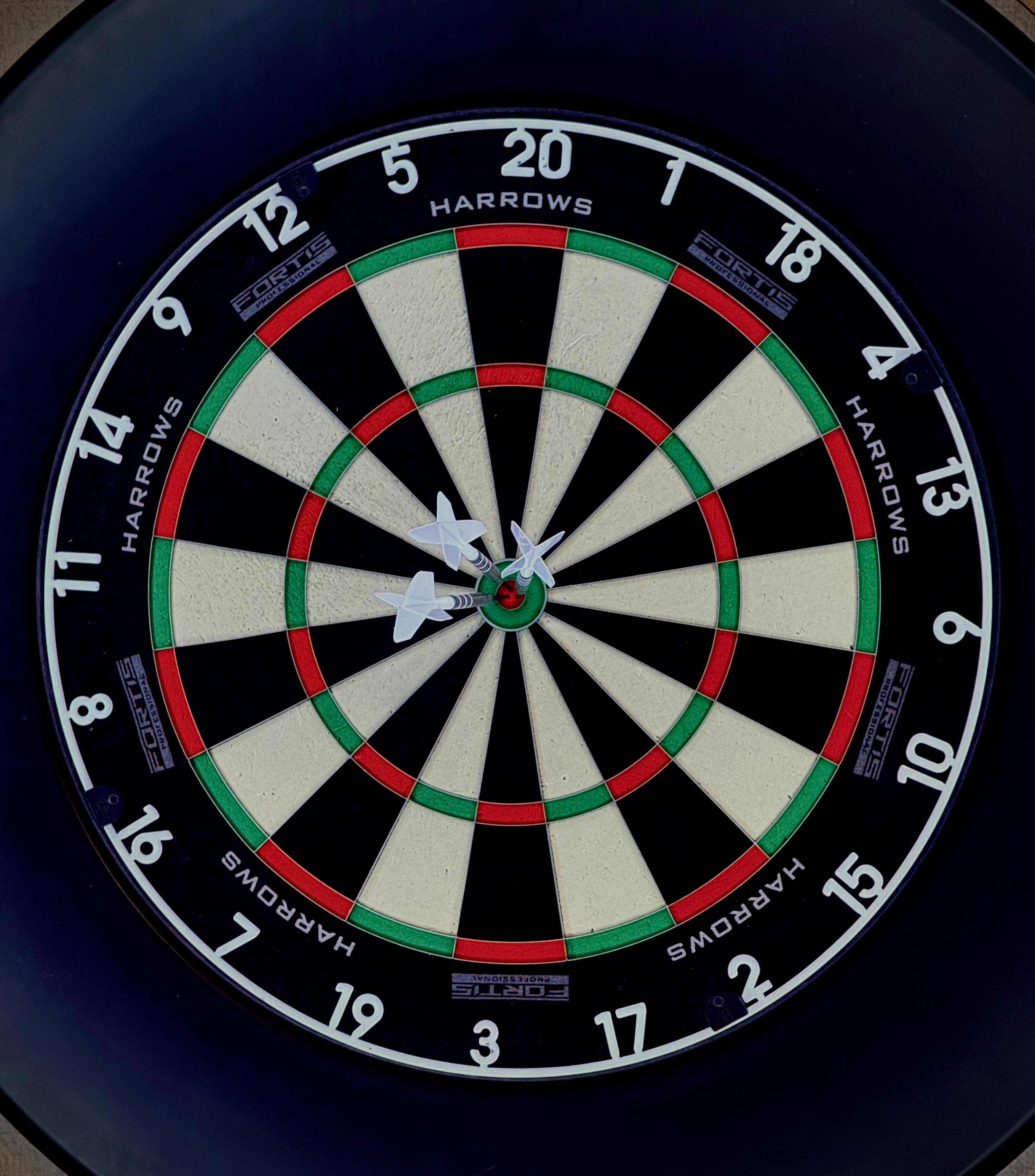 Harrows Fortis met Dartshopper Surround zwart