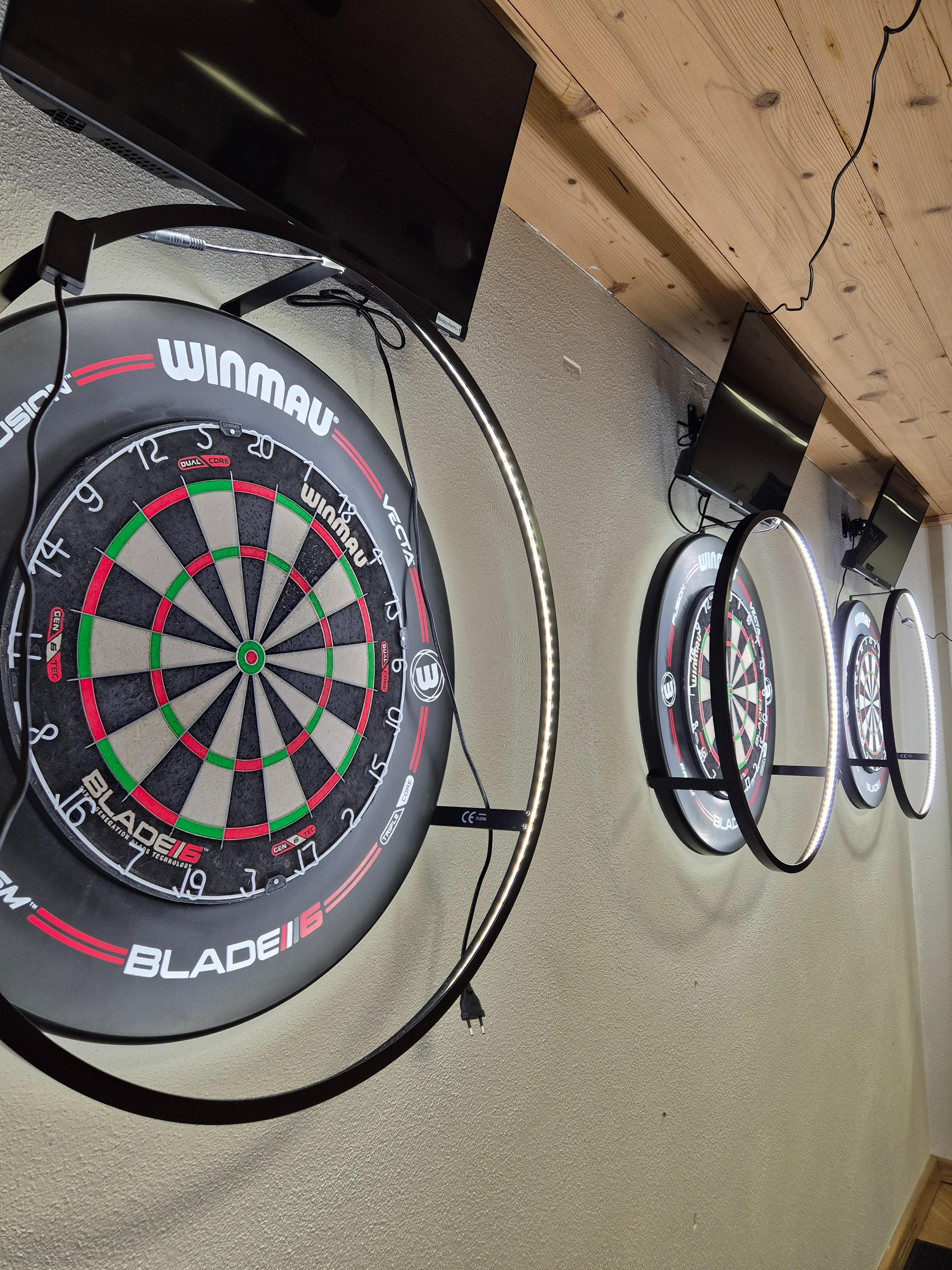 3x Winmau Plasma + Winmau Pro Line Bundle Deal Dart Beleuchtung - Dartset