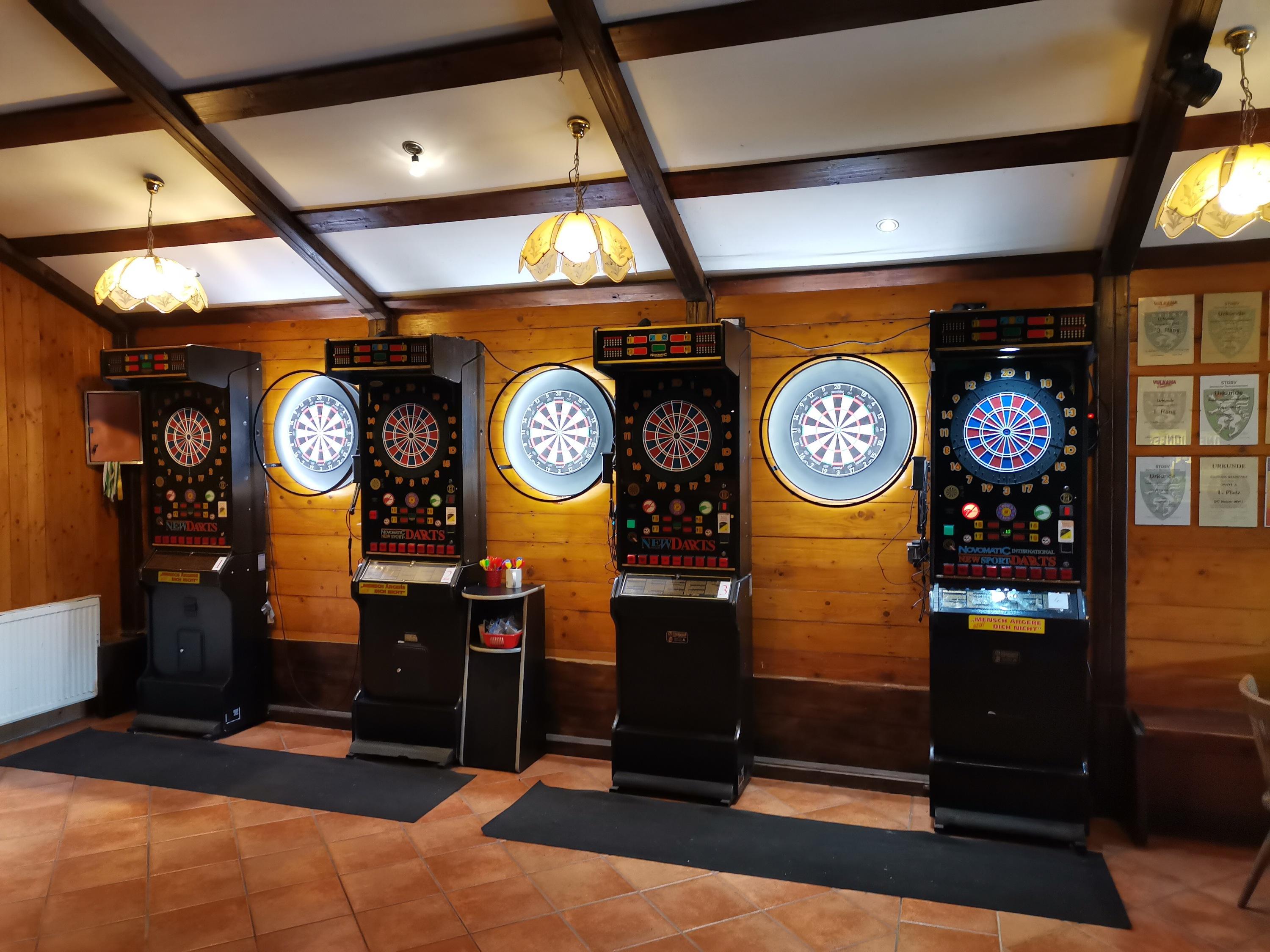 DC Stelzer-Wirt jetzt mit Winmau Blade 360 Triple Core Technology und Winmau Plasma von DARTSHOPPER!!