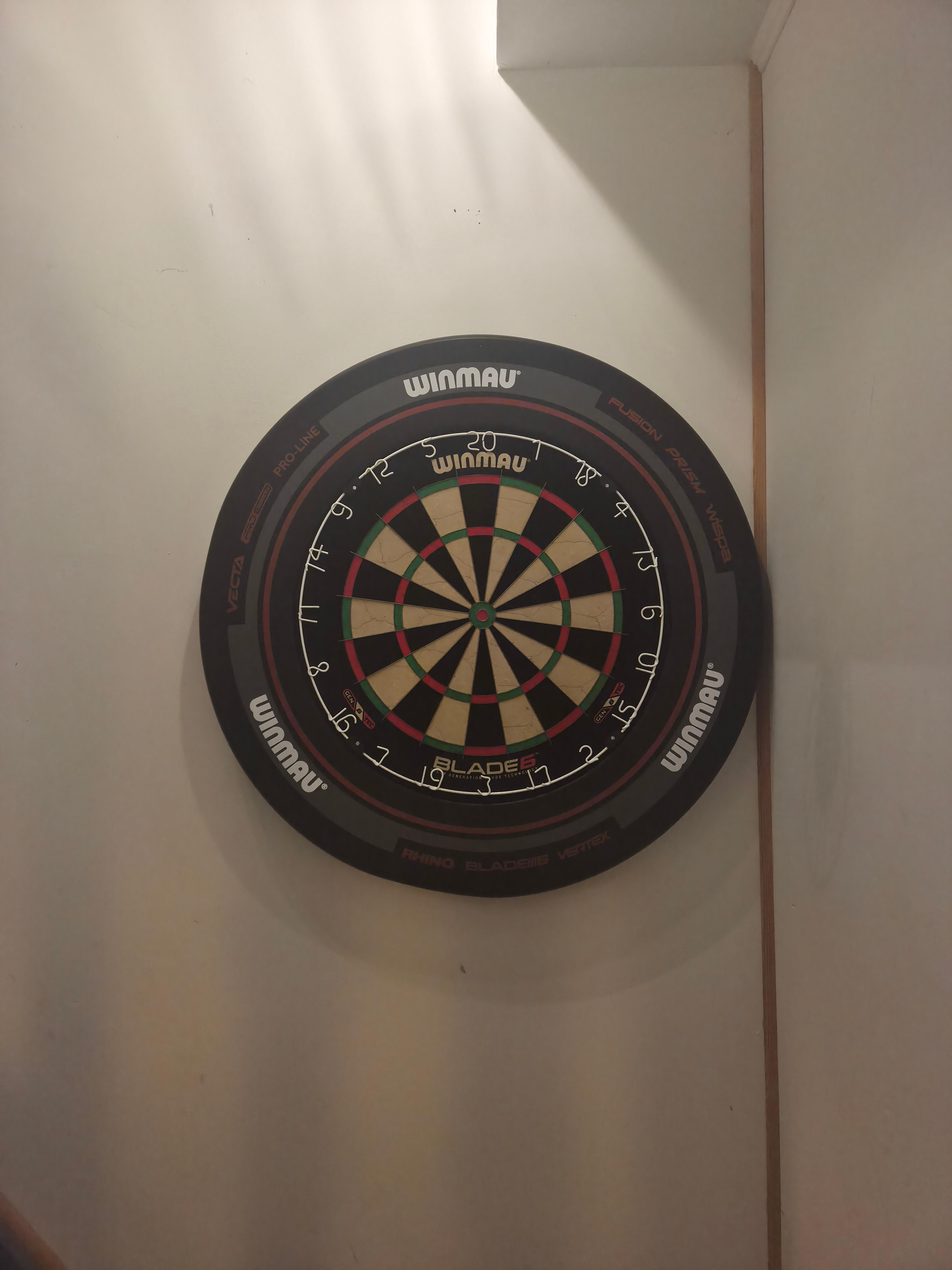 Cible winmau blade 6 + surround winmau 