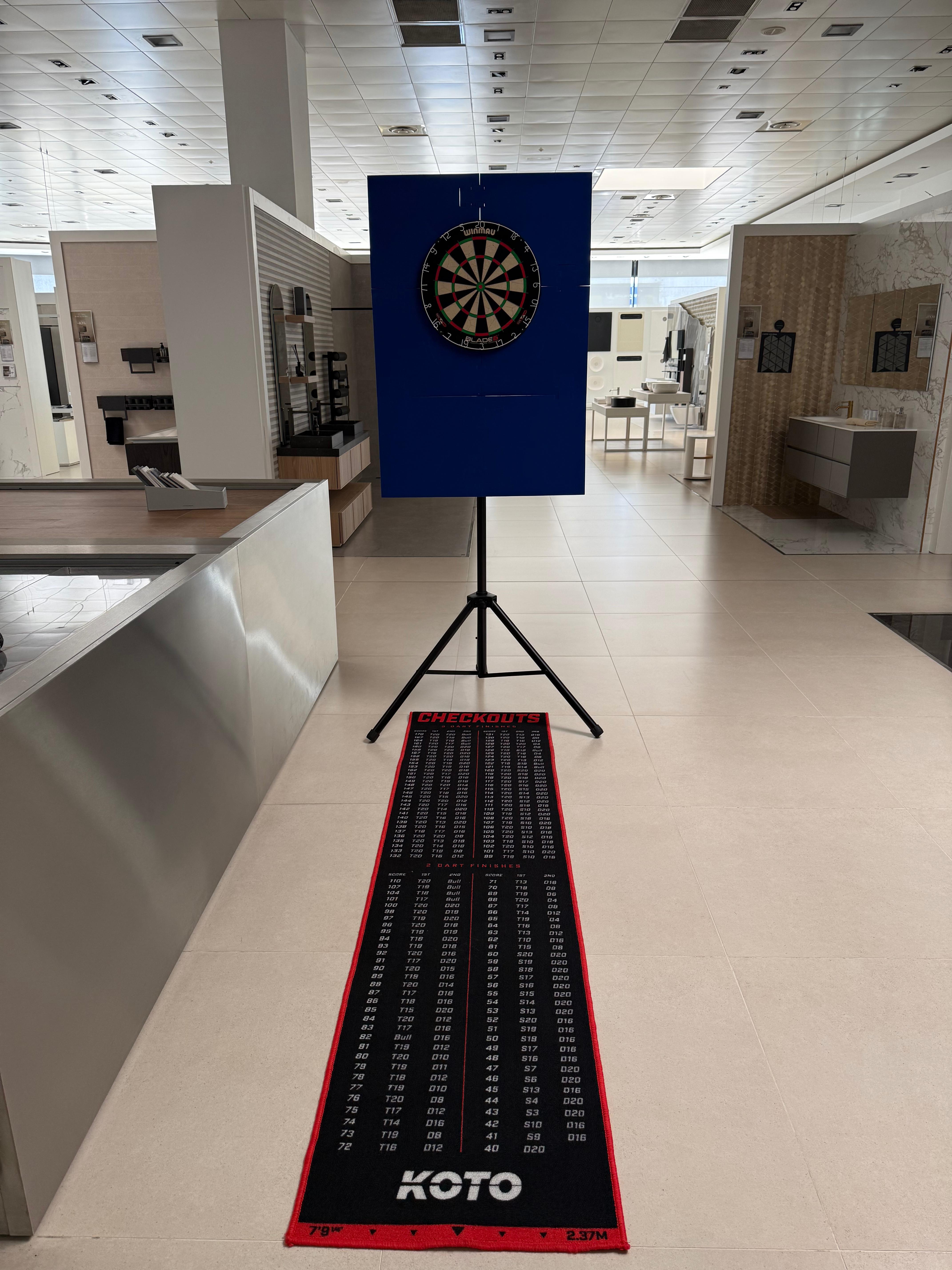 Installation avec trépied KOTO et cible Winmau !