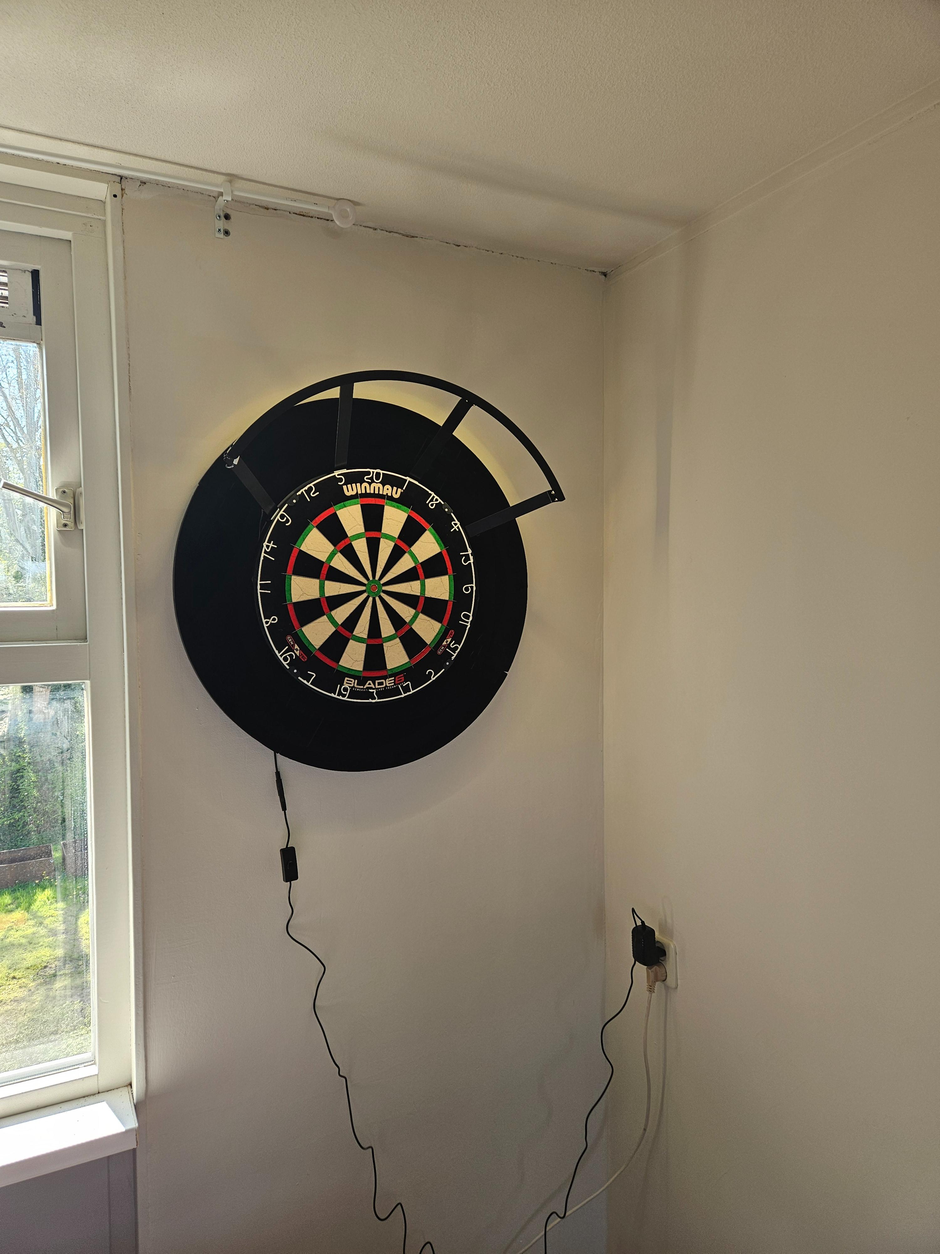 Mijn zoon blij met zijn dartbord!