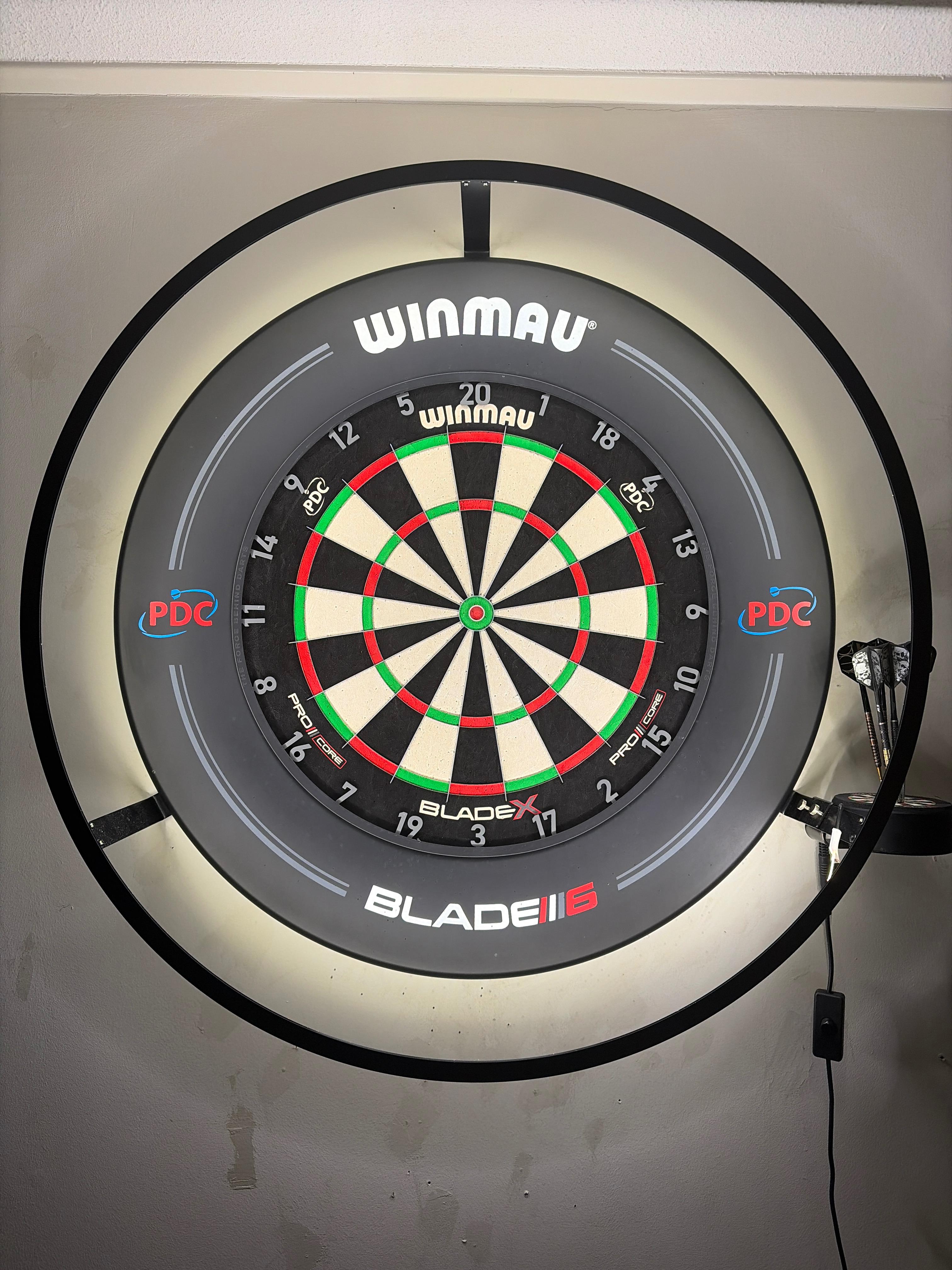Winmau blade x with Winmau light and surround