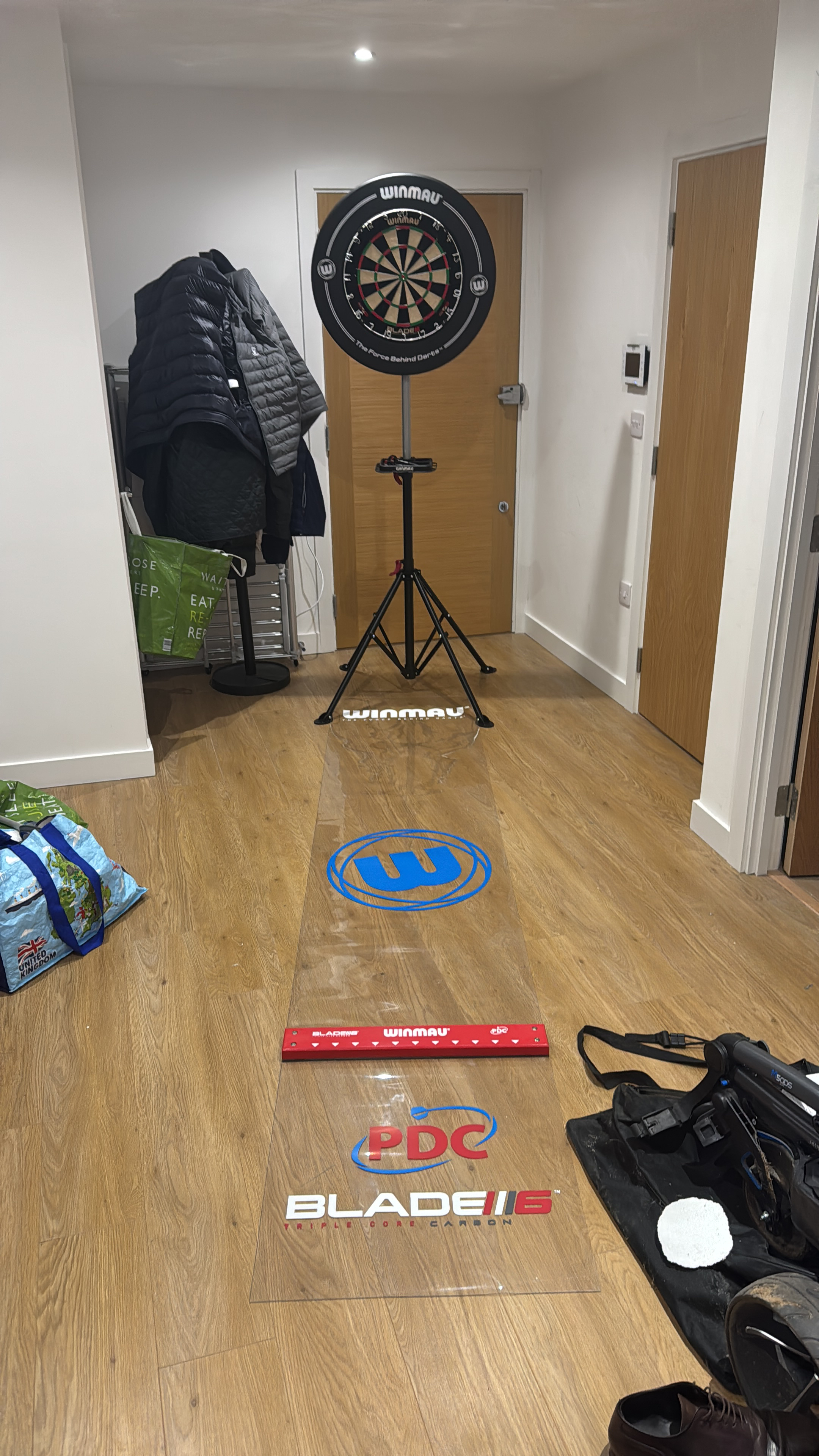 #Dartshopper getting the practice in 