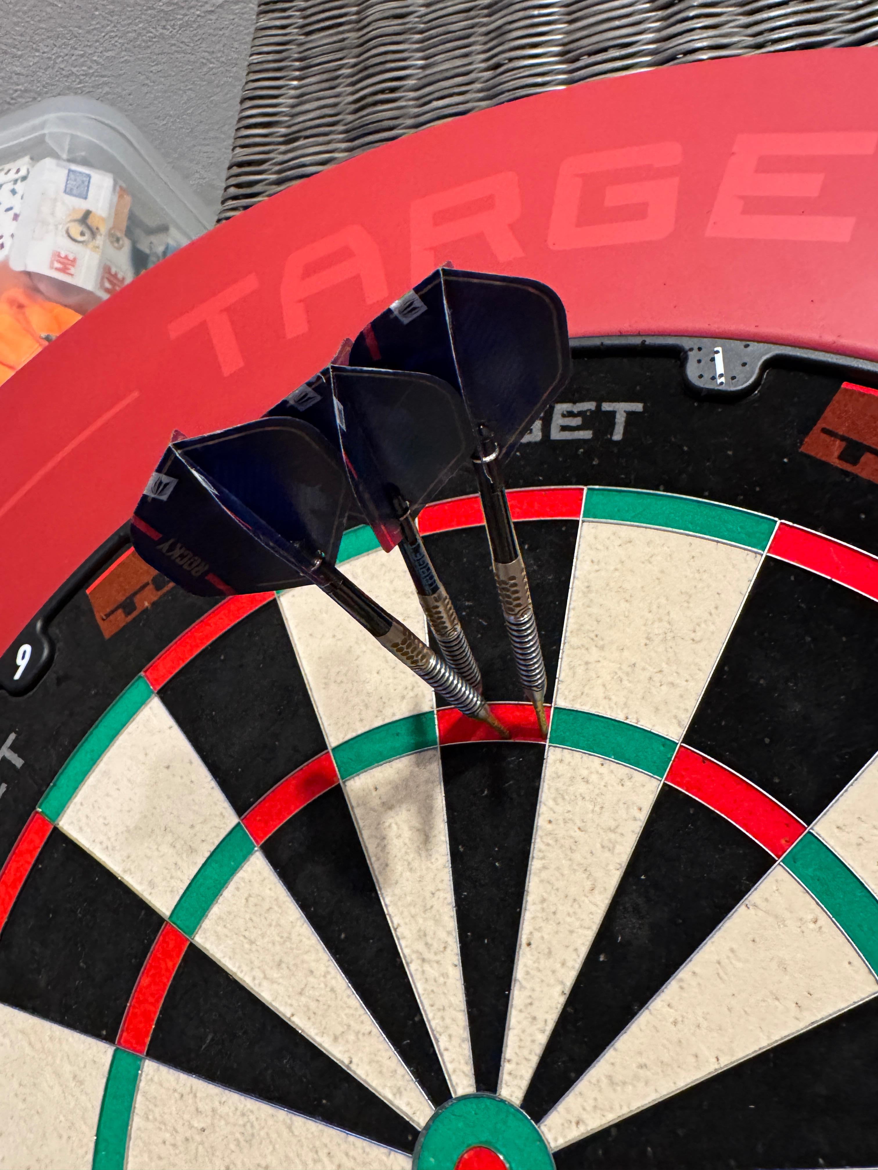 Josh Rock darts von Dartshopper 1te 180