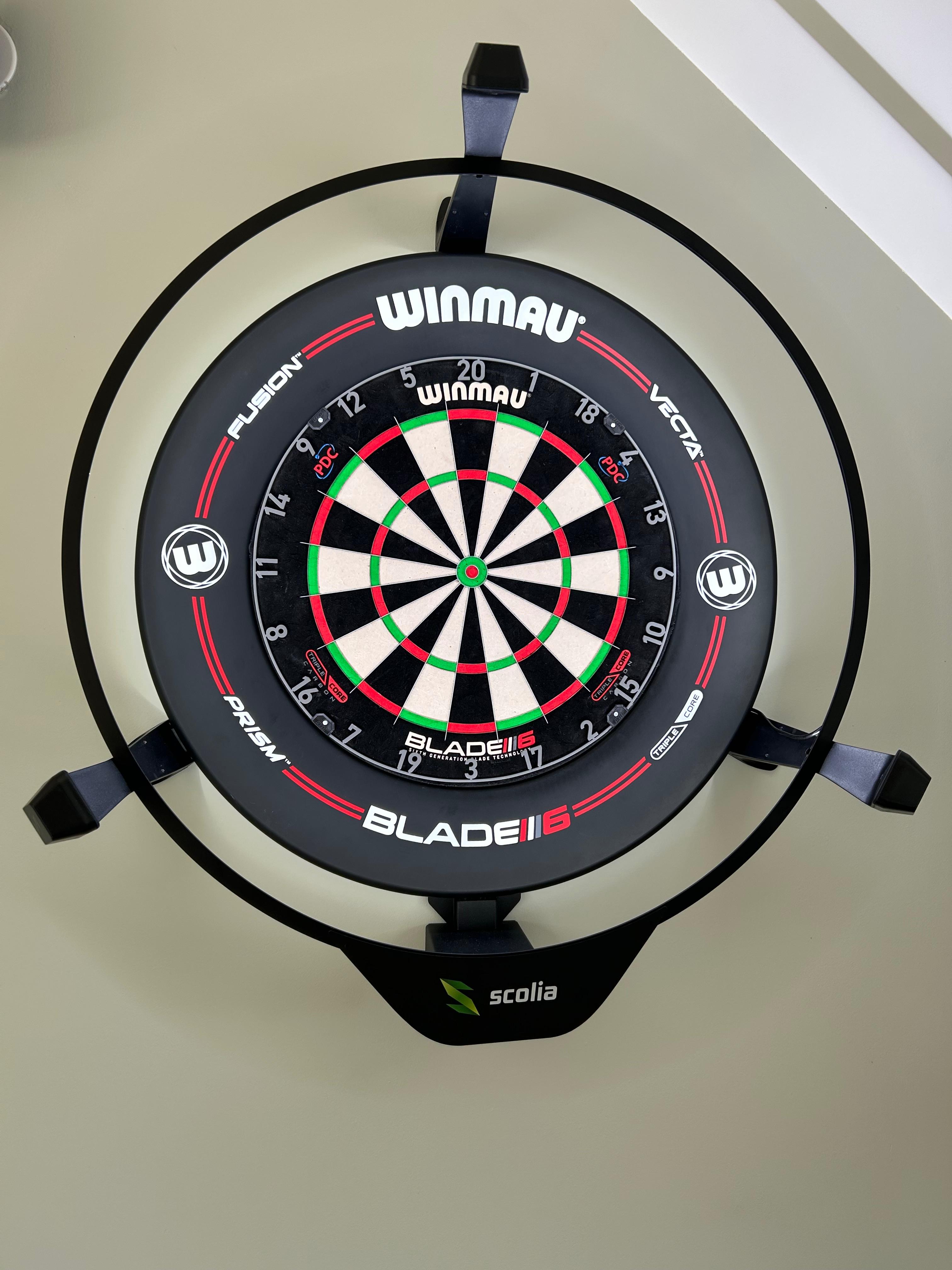 Scolia home 2 avec cible Winmau blade 6 triple core PDC et Winmau Pro Line Surround
