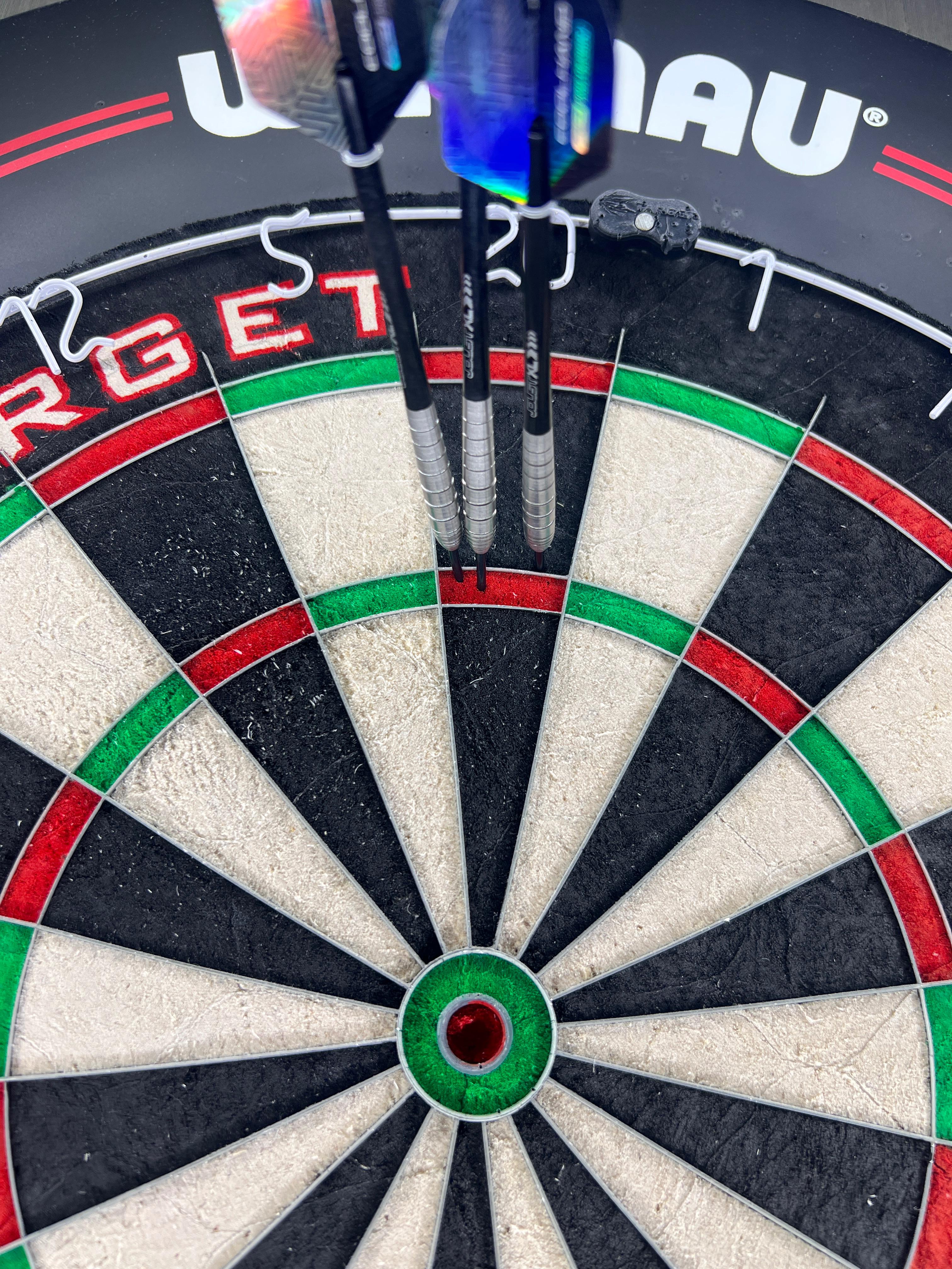 Never hit i 180.. but dame so close. Like the feel in my hand whit Luke Humphries darts and extra long shafts. #dartshopper 