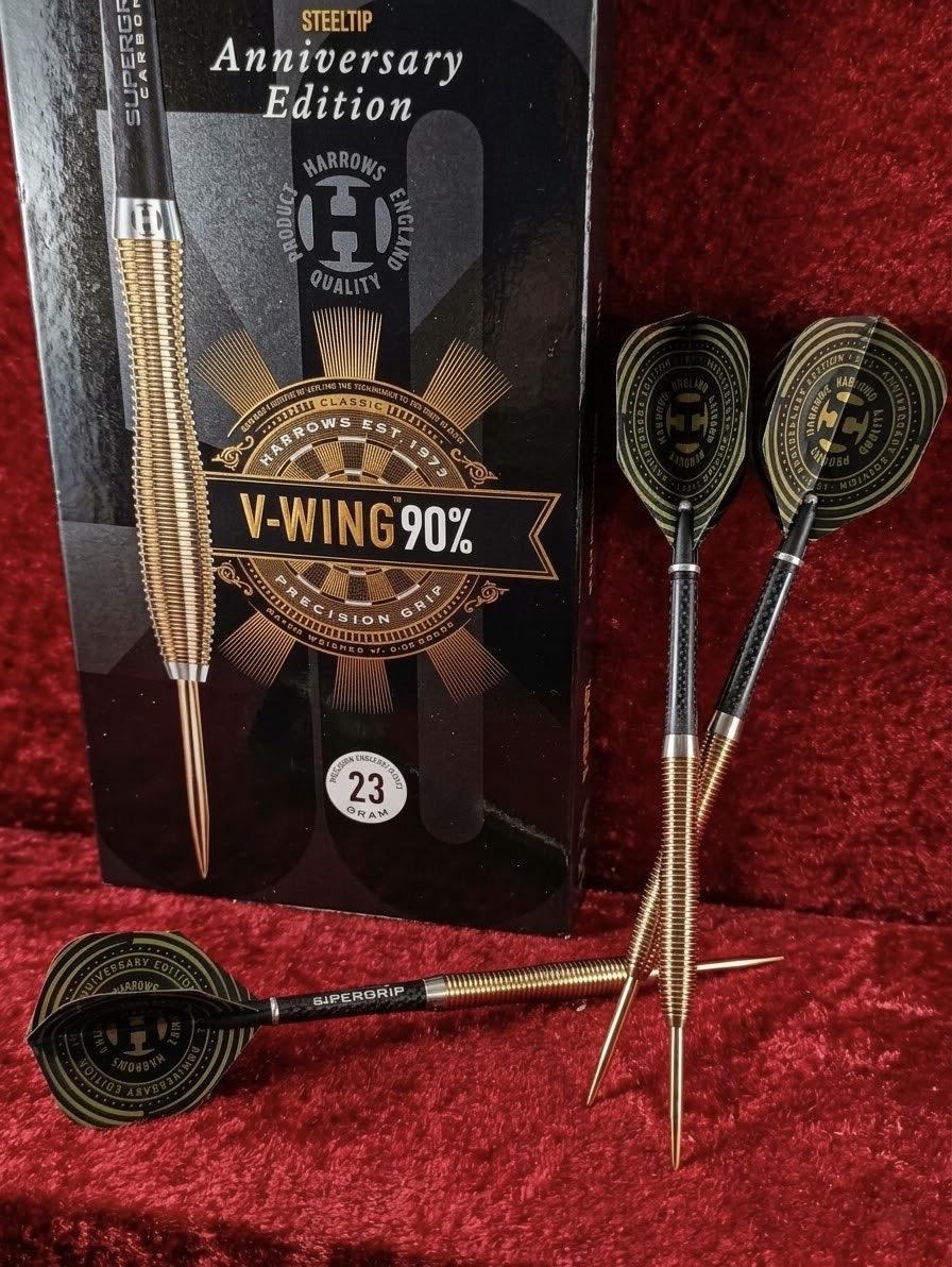 dernier achat fléchettes Harrows et support fléchettes Winmau. Et de la cible avec les achats précédent cible laser éclairage surround etc ... 