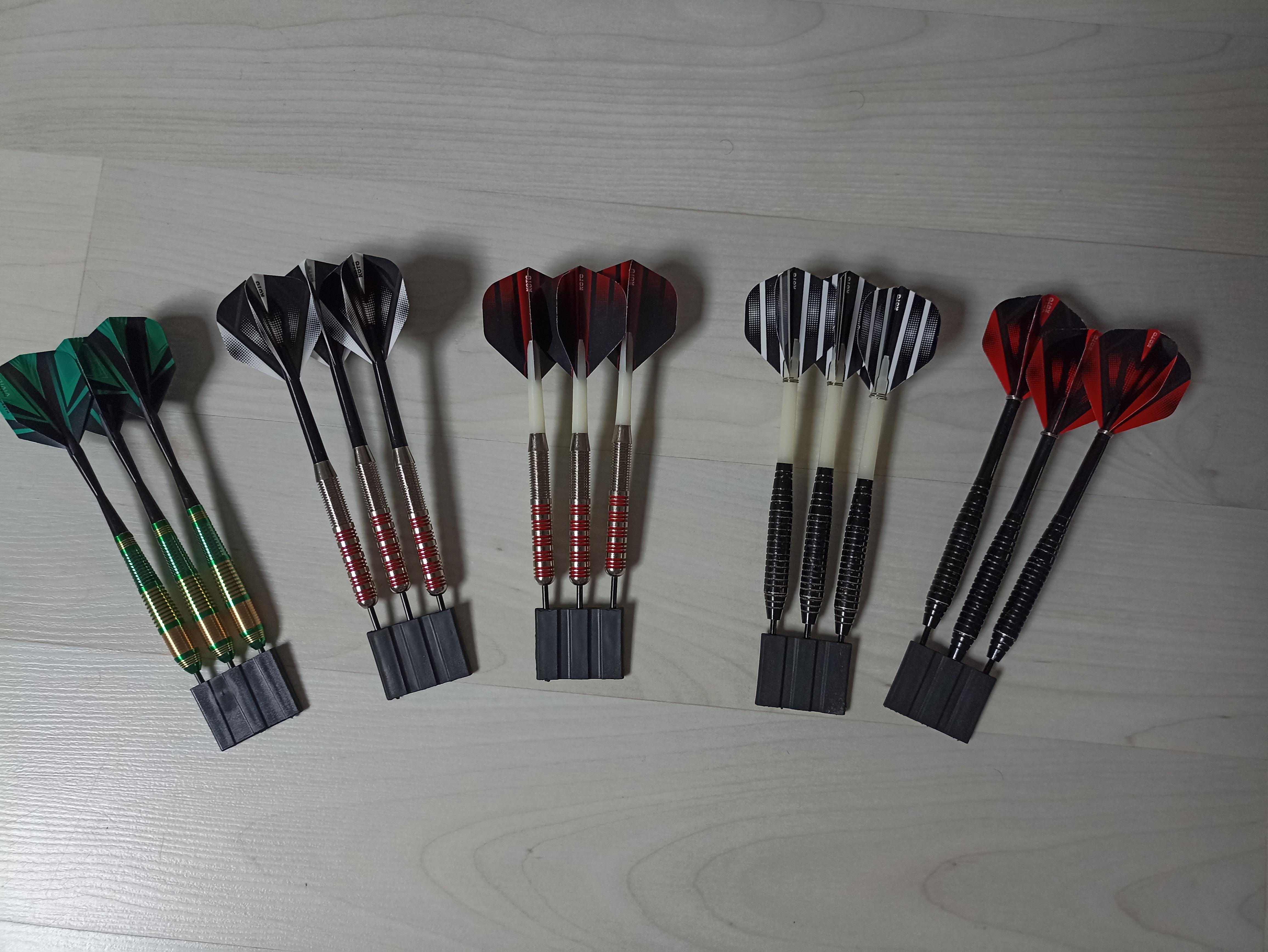 Cible winmau blade 6 et fléchettes KOTO
