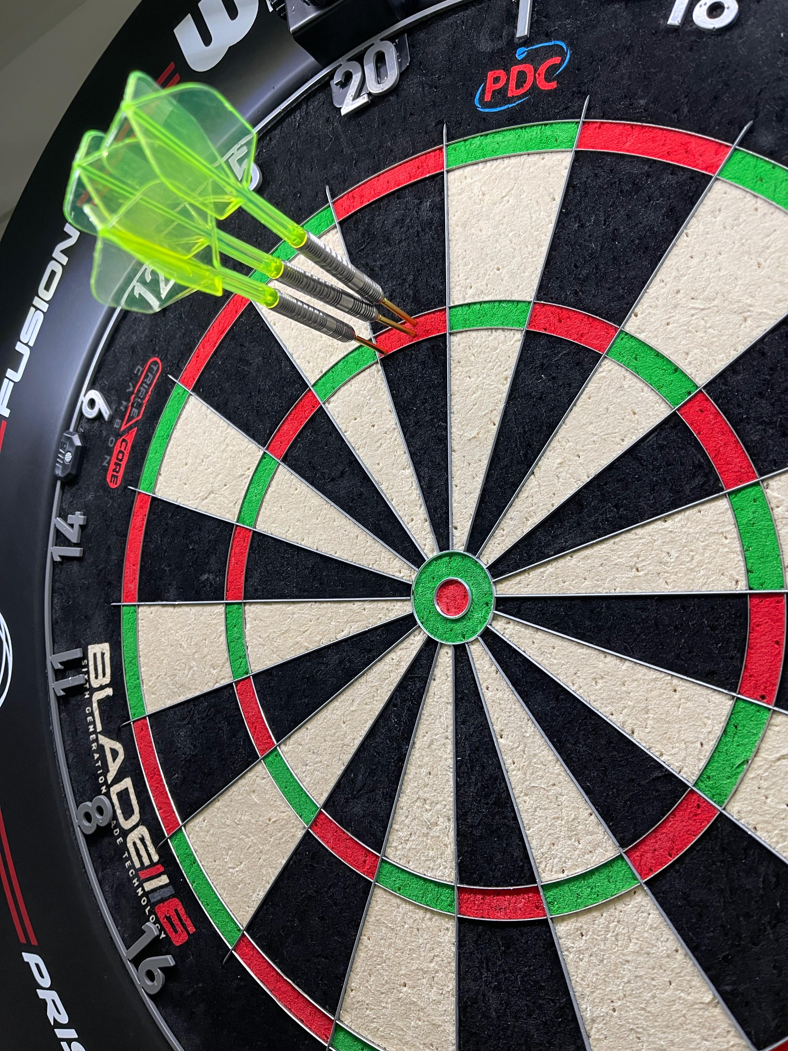 Cible Winmau Blade 6 TC Target Hydro 01 Ryan Searle v3 