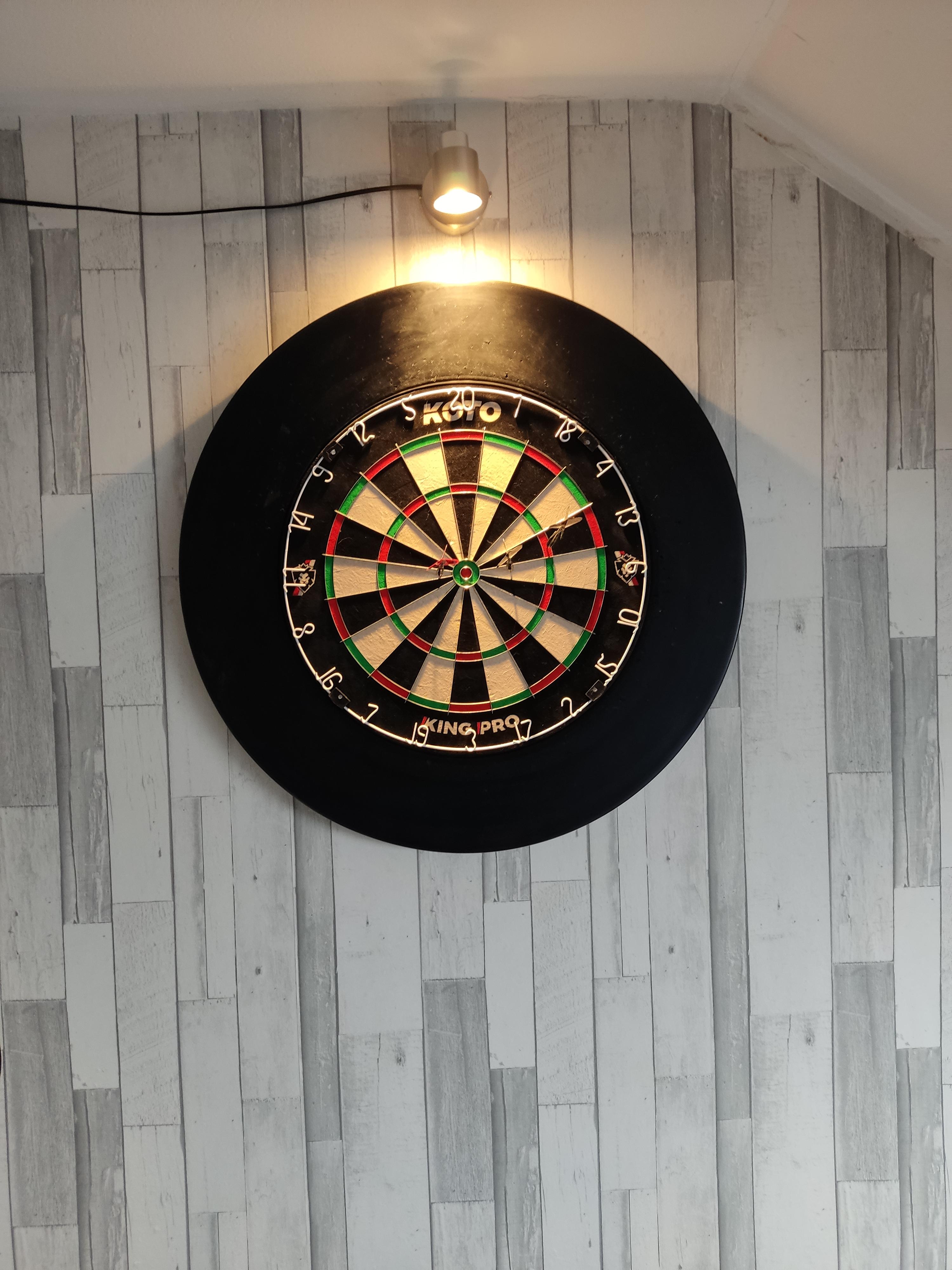 Klaar voor nieuw potje darts ! Geen bounchers meer op te dikke ijzers 
