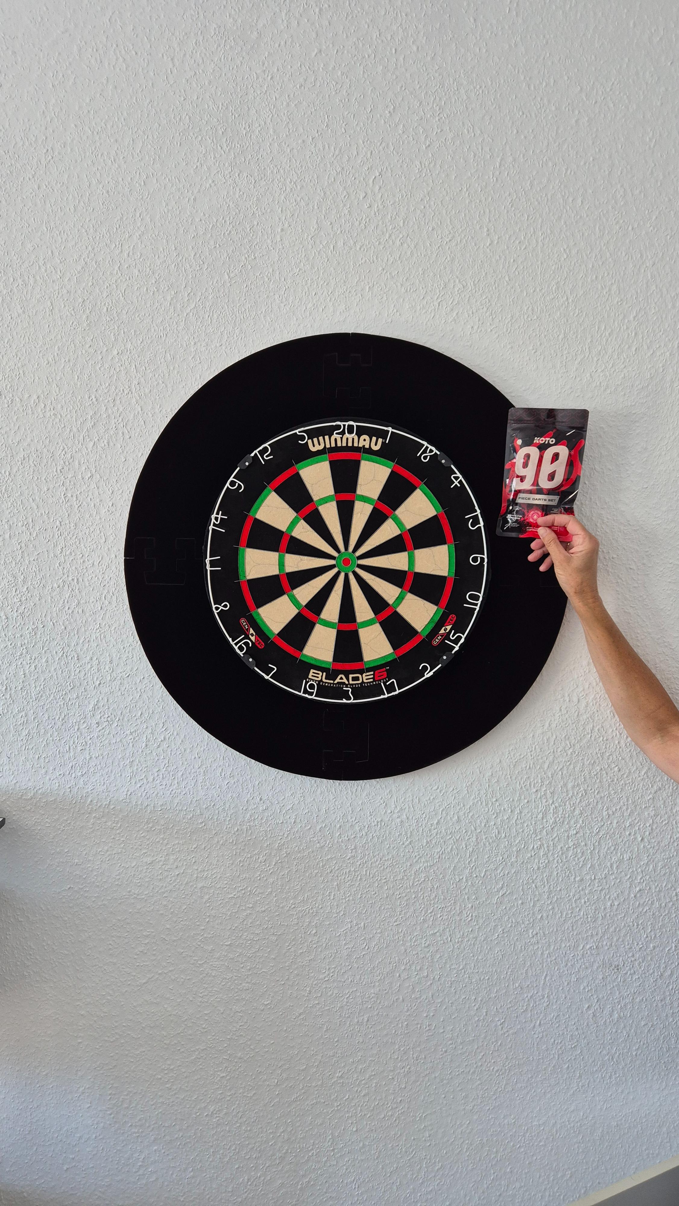 Dartboard plus Zubehör 