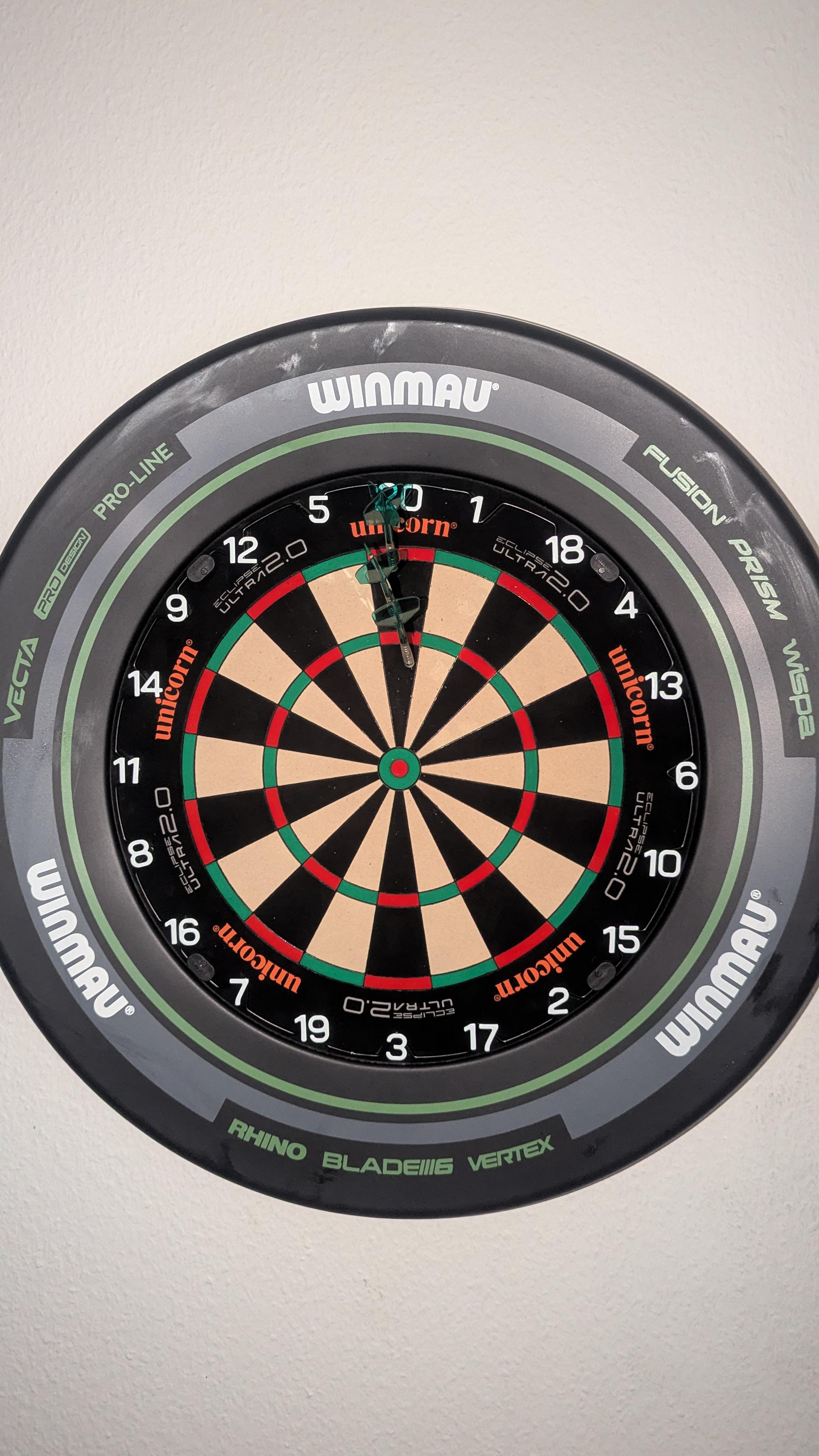 Dart Board plus sourond 